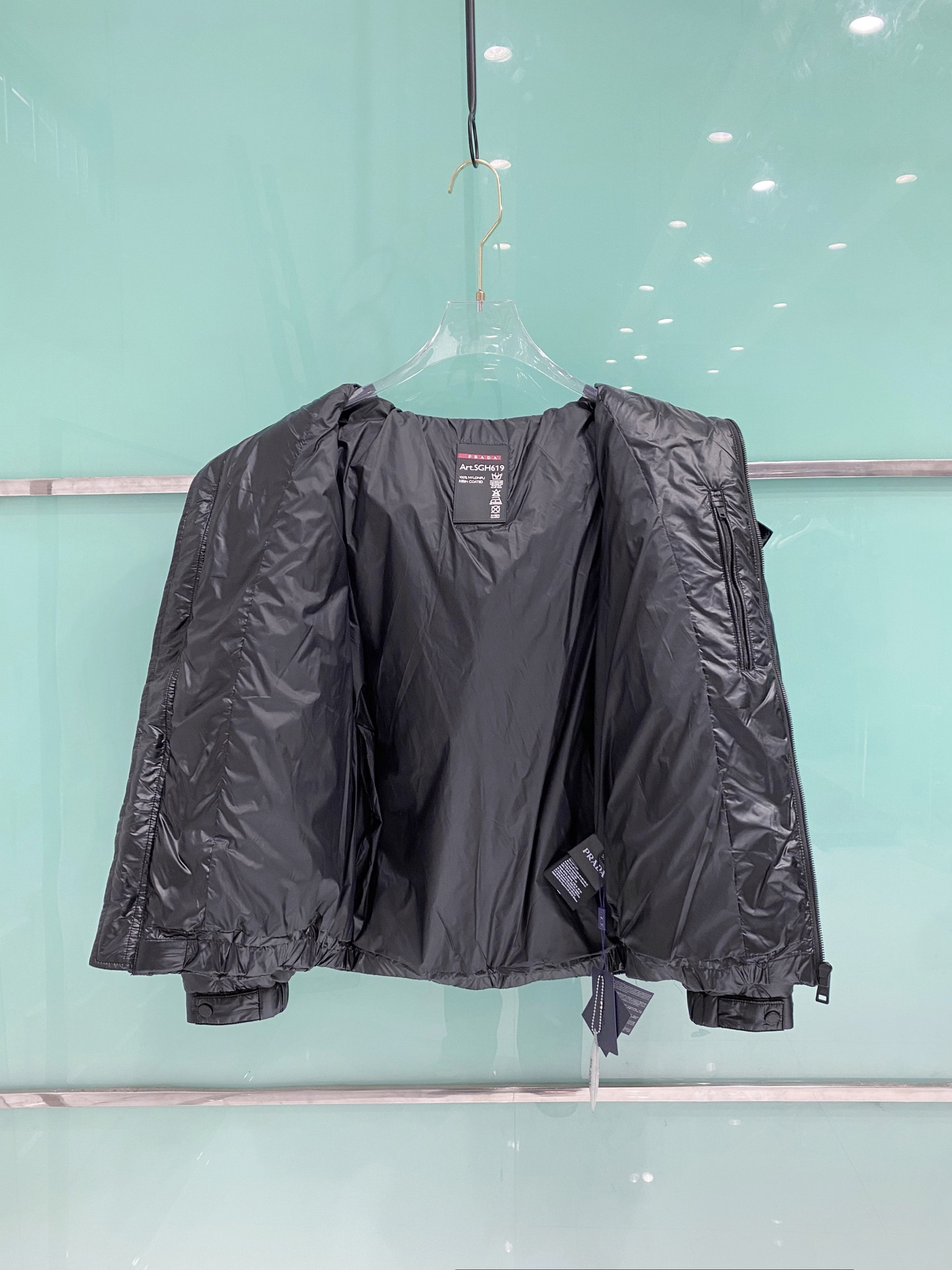 🆕Prada 普拉达 2025年冬季新款立领连帽羽绒服可脱卸连帽菱形阶梯羽绒服～客供定制拉链 胸口三角徽