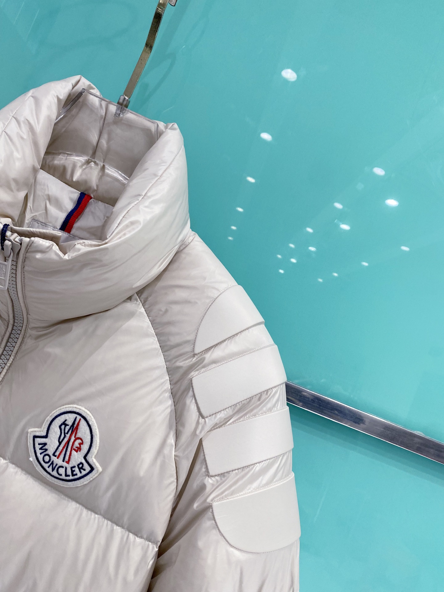 Moncler 蒙口 2025最新款立领羽绒服 简约好看，时尚实用的基本款……韩国订单，90鹅绒填充蓬松