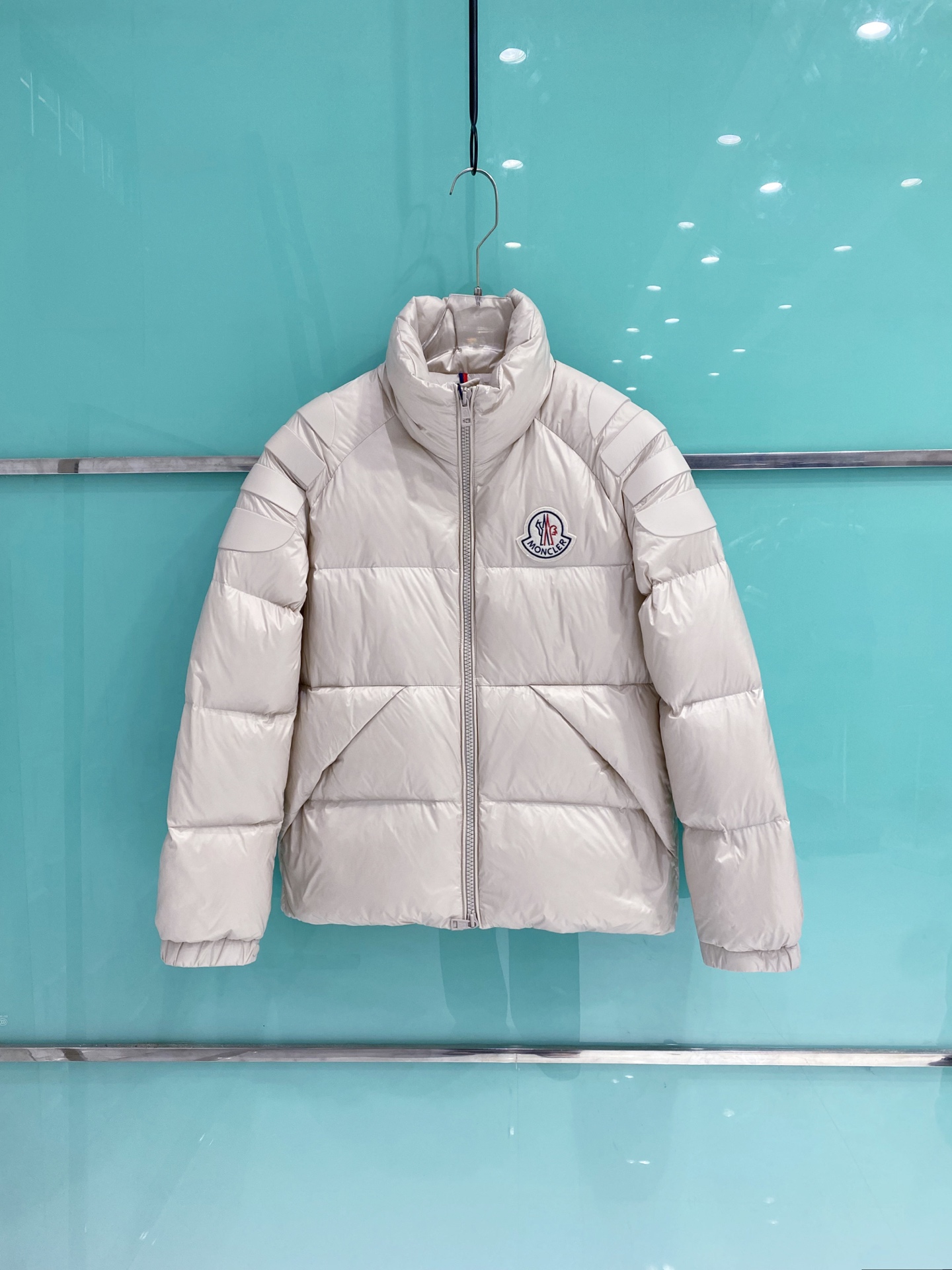 Moncler 蒙口 2025最新款立领羽绒服 简约好看，时尚实用的基本款……韩国订单，90鹅绒填充蓬松