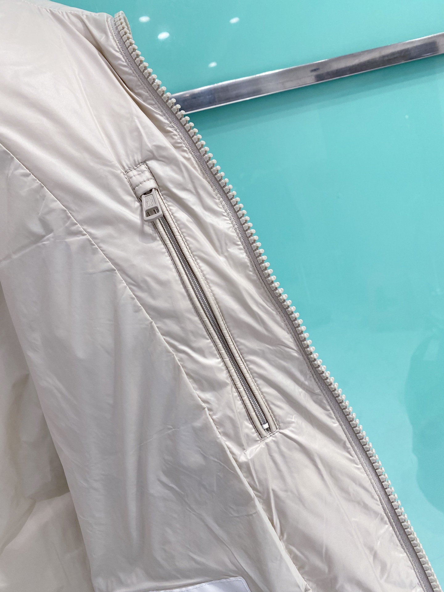 Moncler 蒙口 2025最新款立领羽绒服 简约好看，时尚实用的基本款……韩国订单，90鹅绒填充蓬松