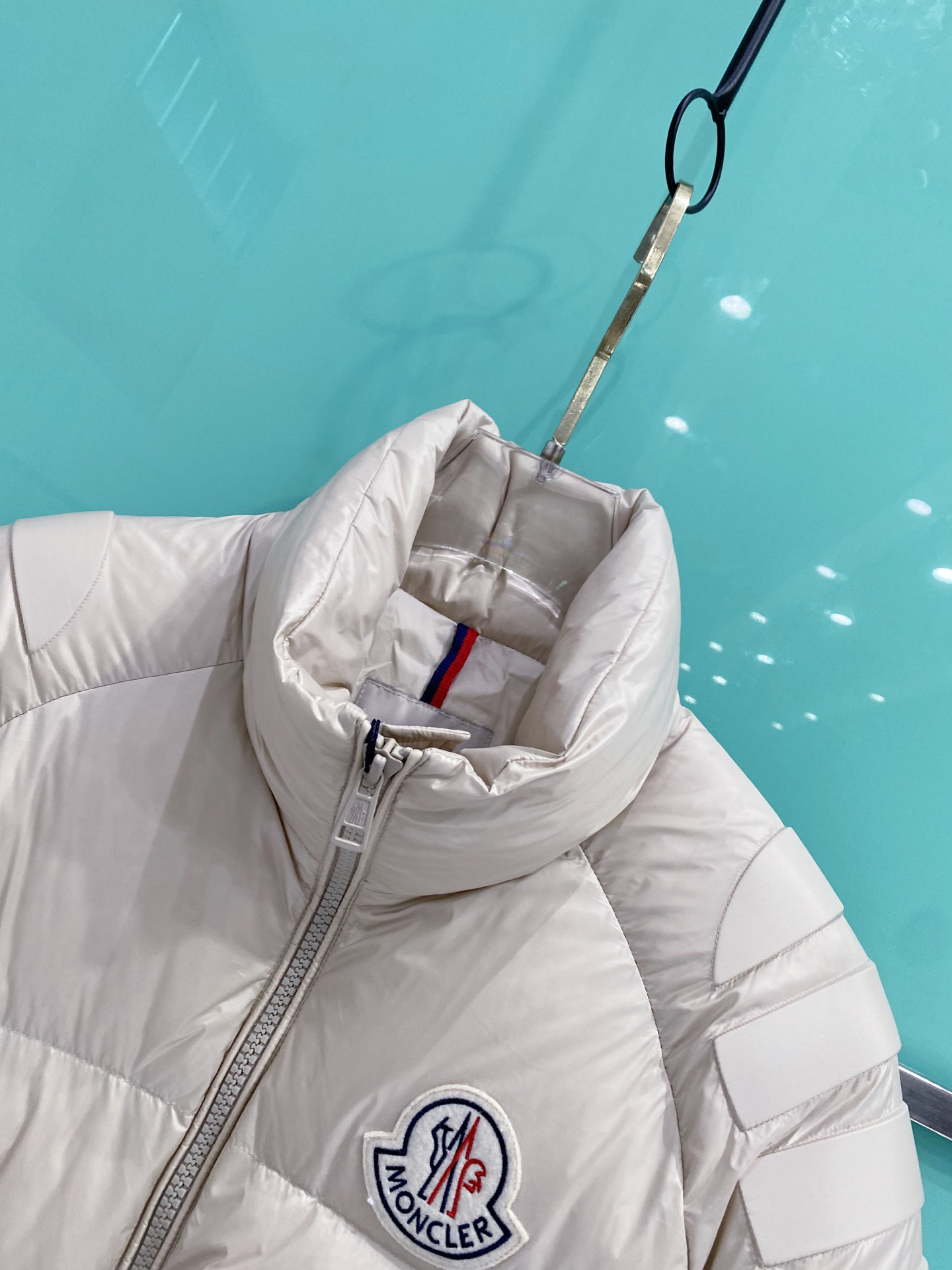 Moncler 蒙口 2025最新款立领羽绒服 简约好看，时尚实用的基本款……韩国订单，90鹅绒填充蓬松