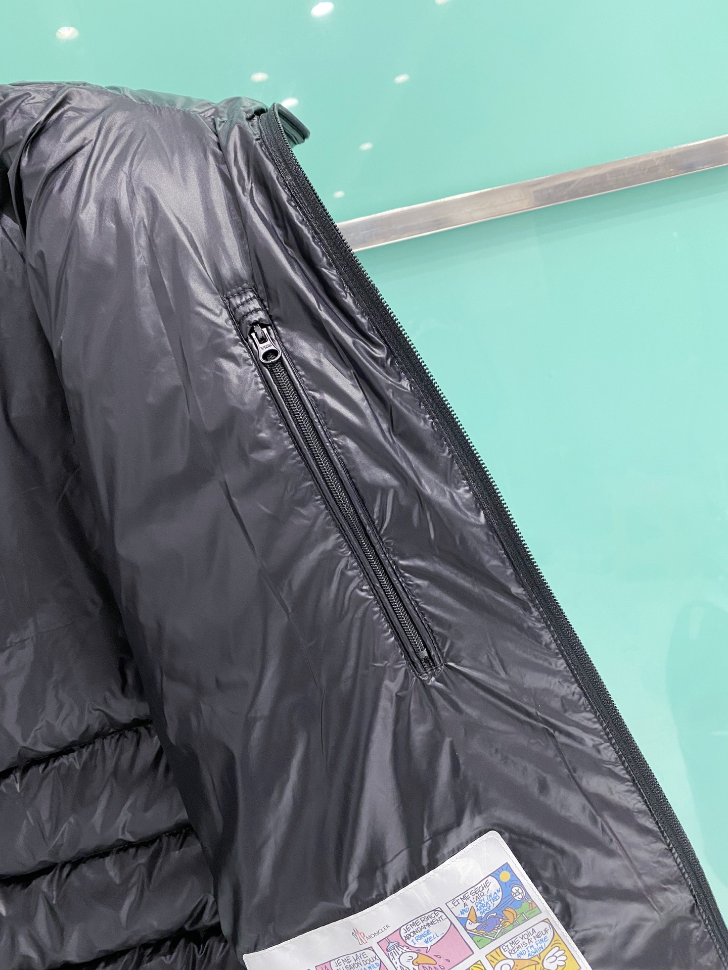 Moncler蒙口 2025秋冬新款可脱卸连帽羽绒服外套，贸易公司订单 因为专注，所以用心！整体简洁清爽