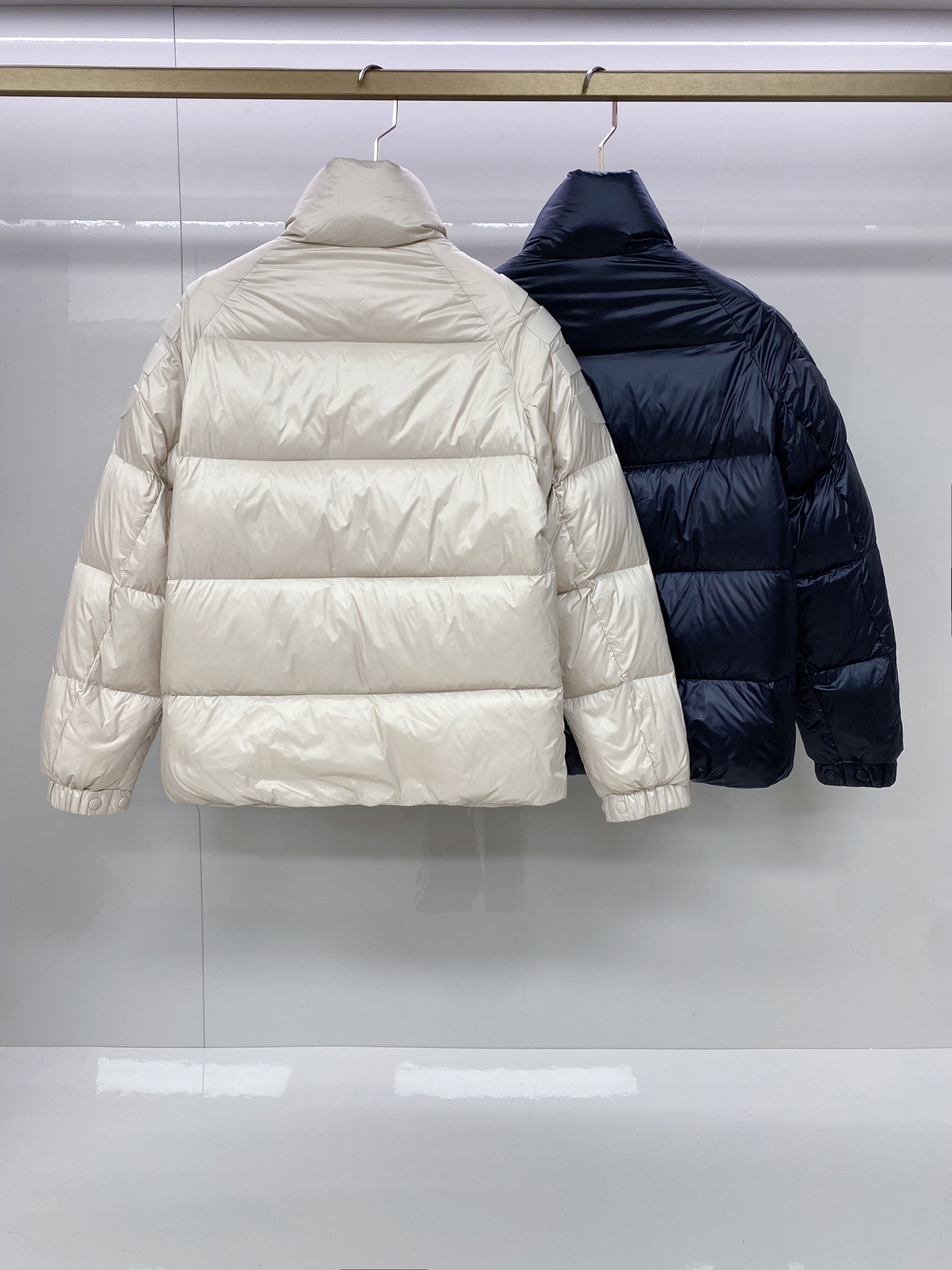 Moncler 蒙口 2025最新款立领羽绒服 简约好看，时尚实用的基本款……韩国订单，90鹅绒填充蓬松