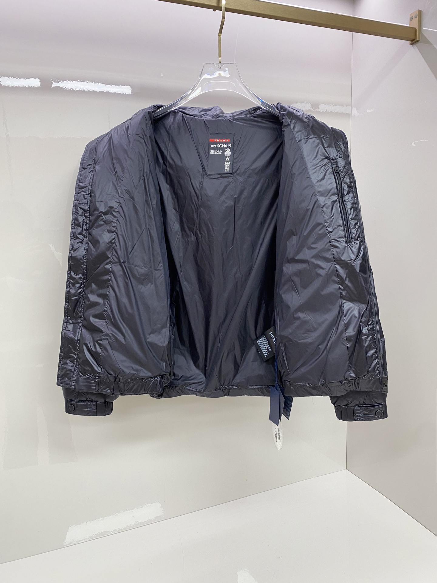 🆕Prada 普拉达 2025年冬季新款立领连帽羽绒服可脱卸连帽菱形阶梯羽绒服～客供定制拉链 胸口三角徽