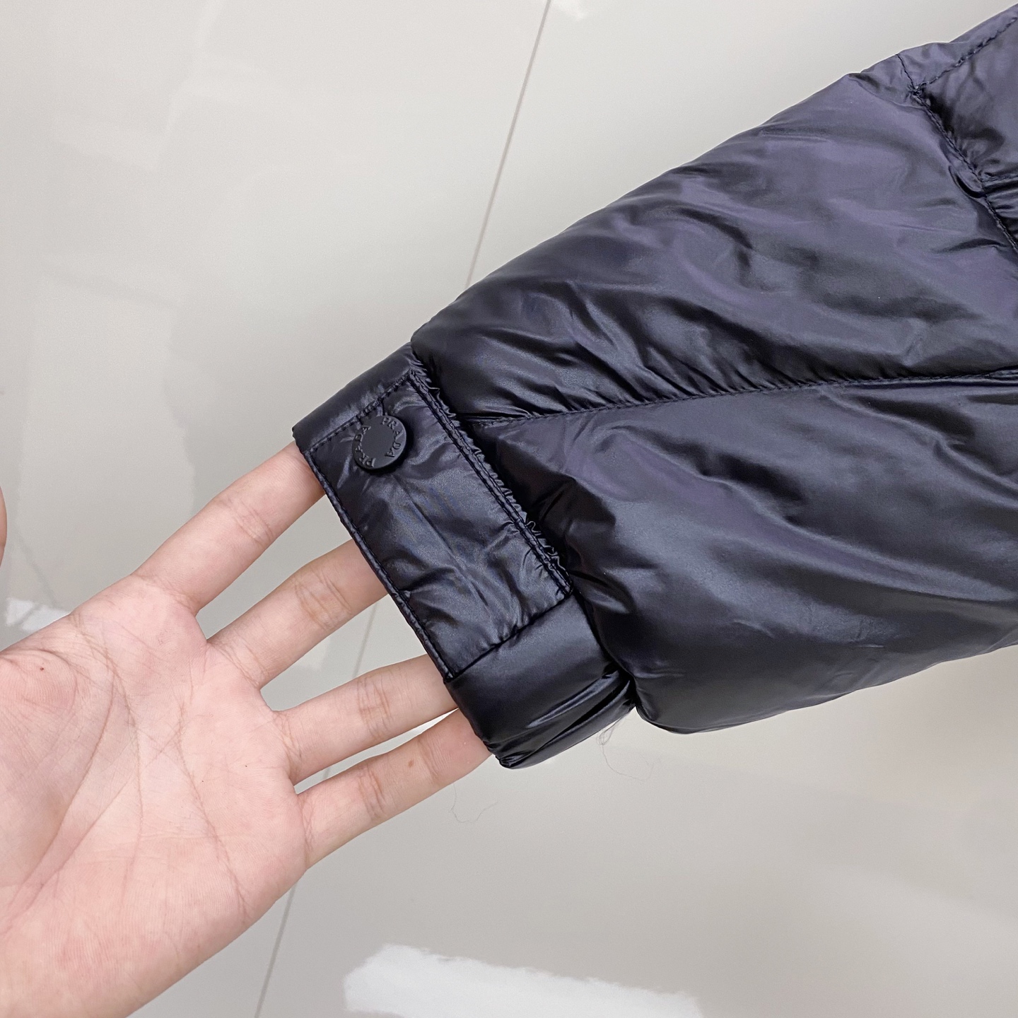 🆕Prada 普拉达 2025年冬季新款立领连帽羽绒服可脱卸连帽菱形阶梯羽绒服～客供定制拉链 胸口三角徽