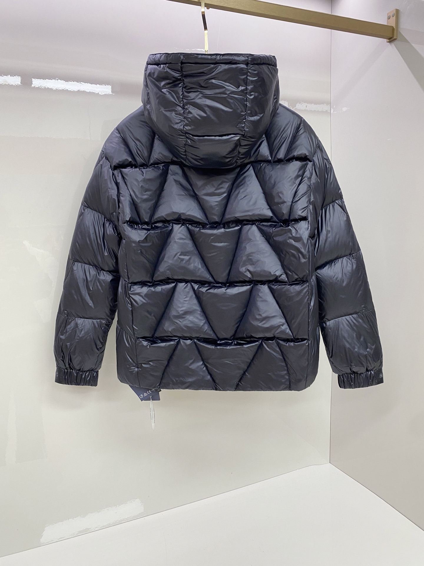 🆕Prada 普拉达 2025年冬季新款立领连帽羽绒服可脱卸连帽菱形阶梯羽绒服～客供定制拉链 胸口三角徽