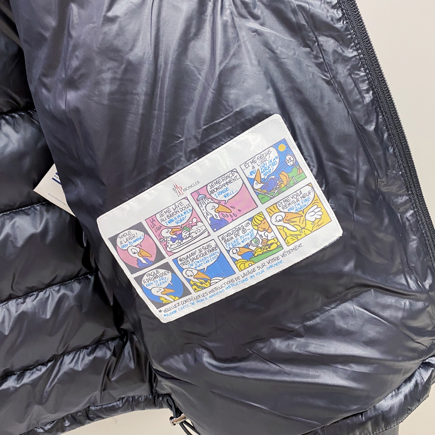 Moncler蒙口 2025秋冬新款可脱卸连帽羽绒服外套，贸易公司订单 因为专注，所以用心！整体简洁清爽
