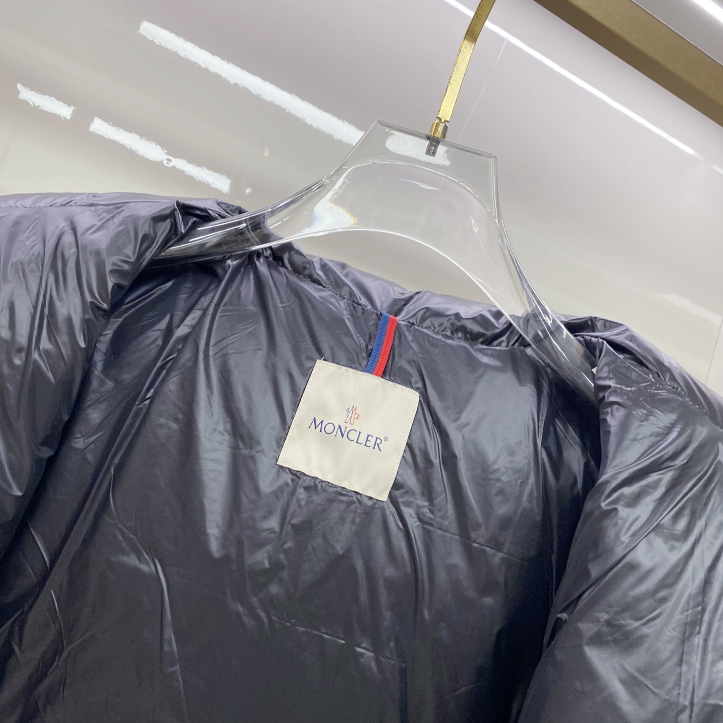 Moncler蒙口 2025秋冬新款可脱卸连帽羽绒服外套，贸易公司订单 因为专注，所以用心！整体简洁清爽