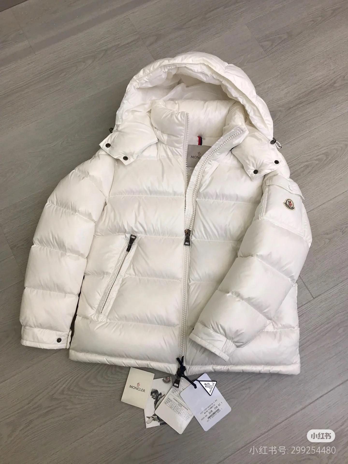 。 Moncler. maire女玛雅 黑色白色粉色