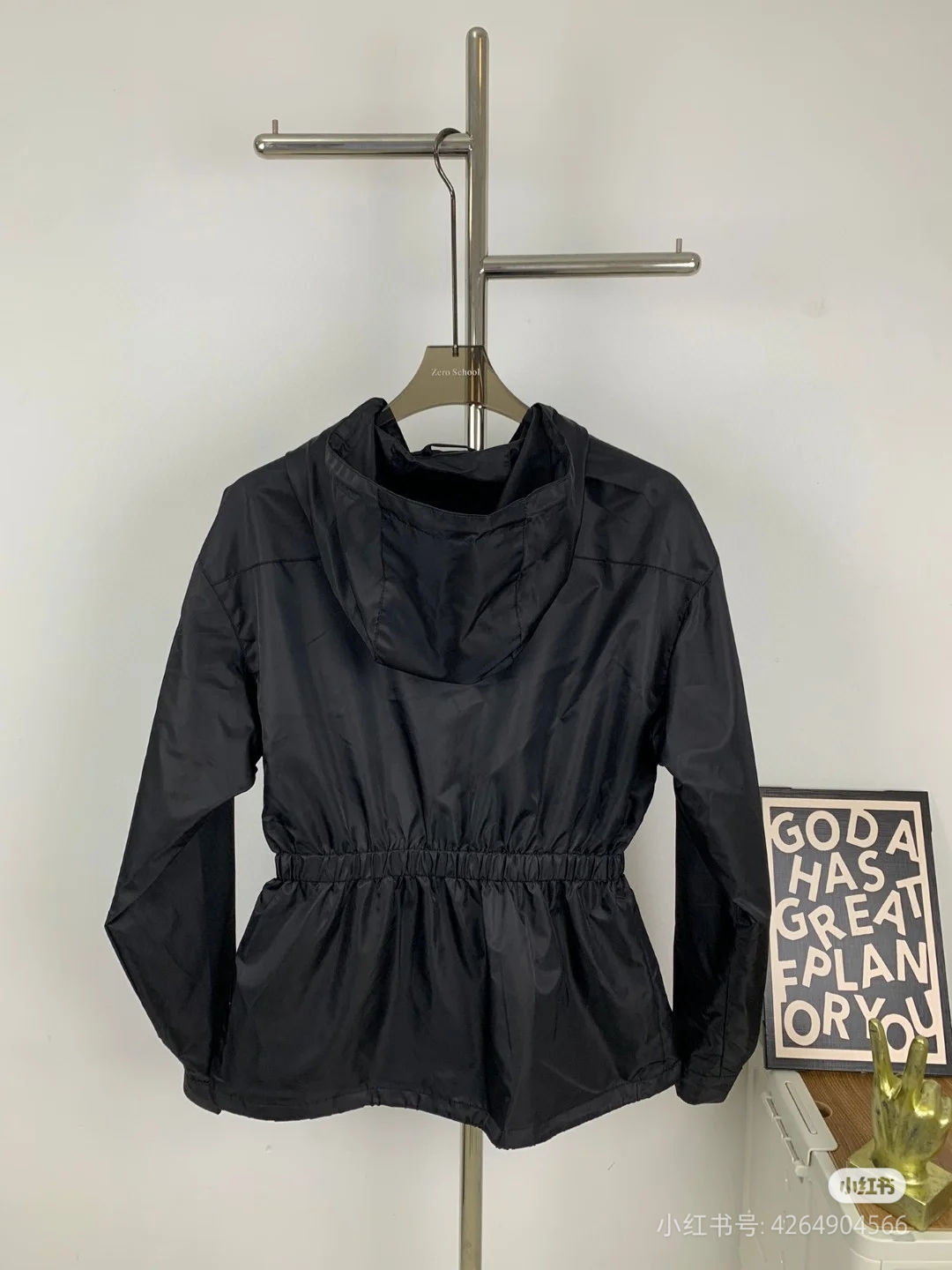 Top Prada long waist windbreaker jacket. Sizes: S, M, L.-Big cat