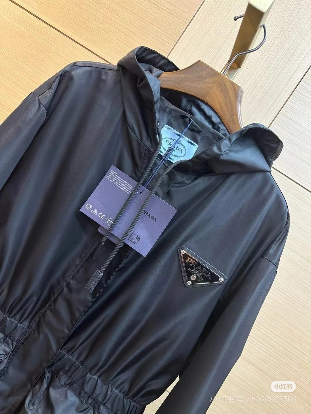Top Prada long waist windbreaker jacket. Sizes: S, M, L.-Big cat