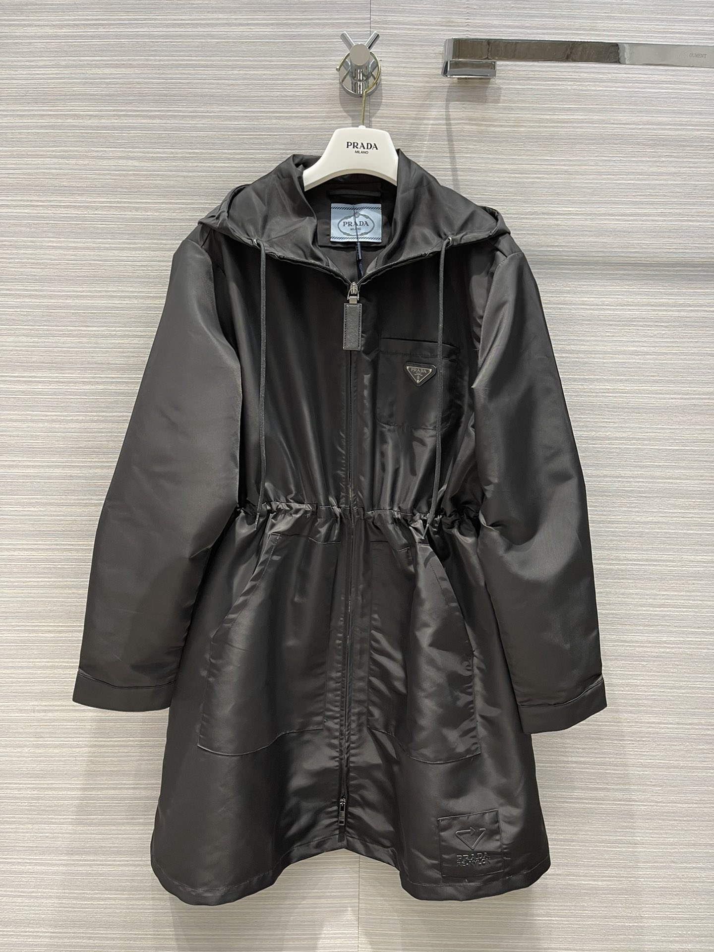 Top Prada long windproof jacket with waist design. Sizes: S, M, L.-Big cat