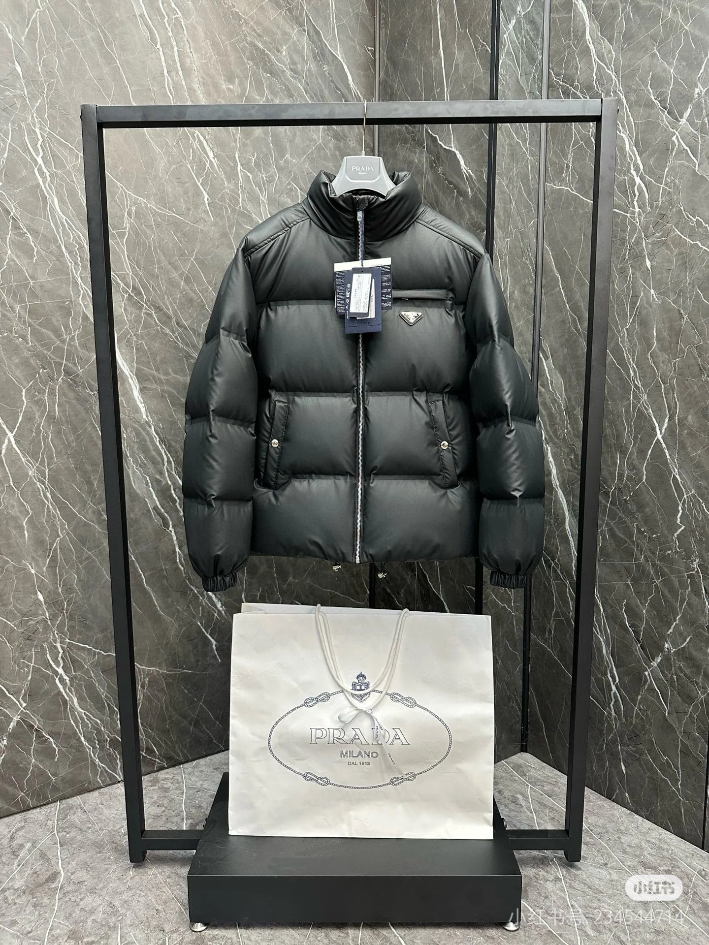 NO:626197,Prada. Taped small triangle long sleeves black gray size 48/50/52/54/56,,prada,alexander wang19860909Prada. 压胶小三角长袖黑色灰色48/50/52/54/56码,,prada,alexander wang,Men's clothing