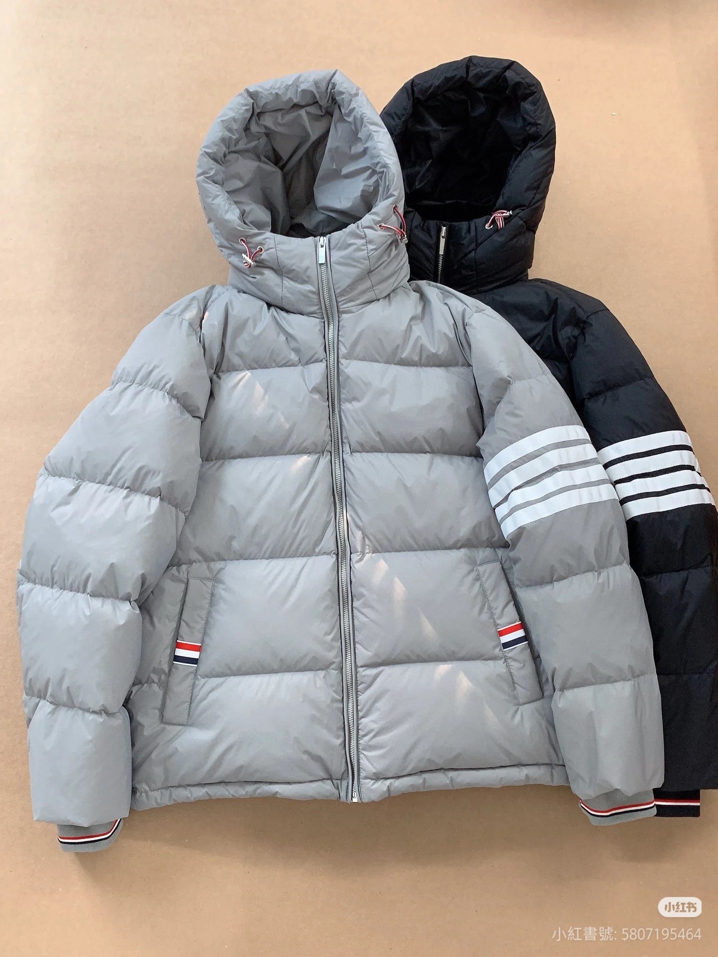 Thom Browne Klassieke Vier-Bar Gewatteerde Jas - Stijlvolle Unisex Winterjas
