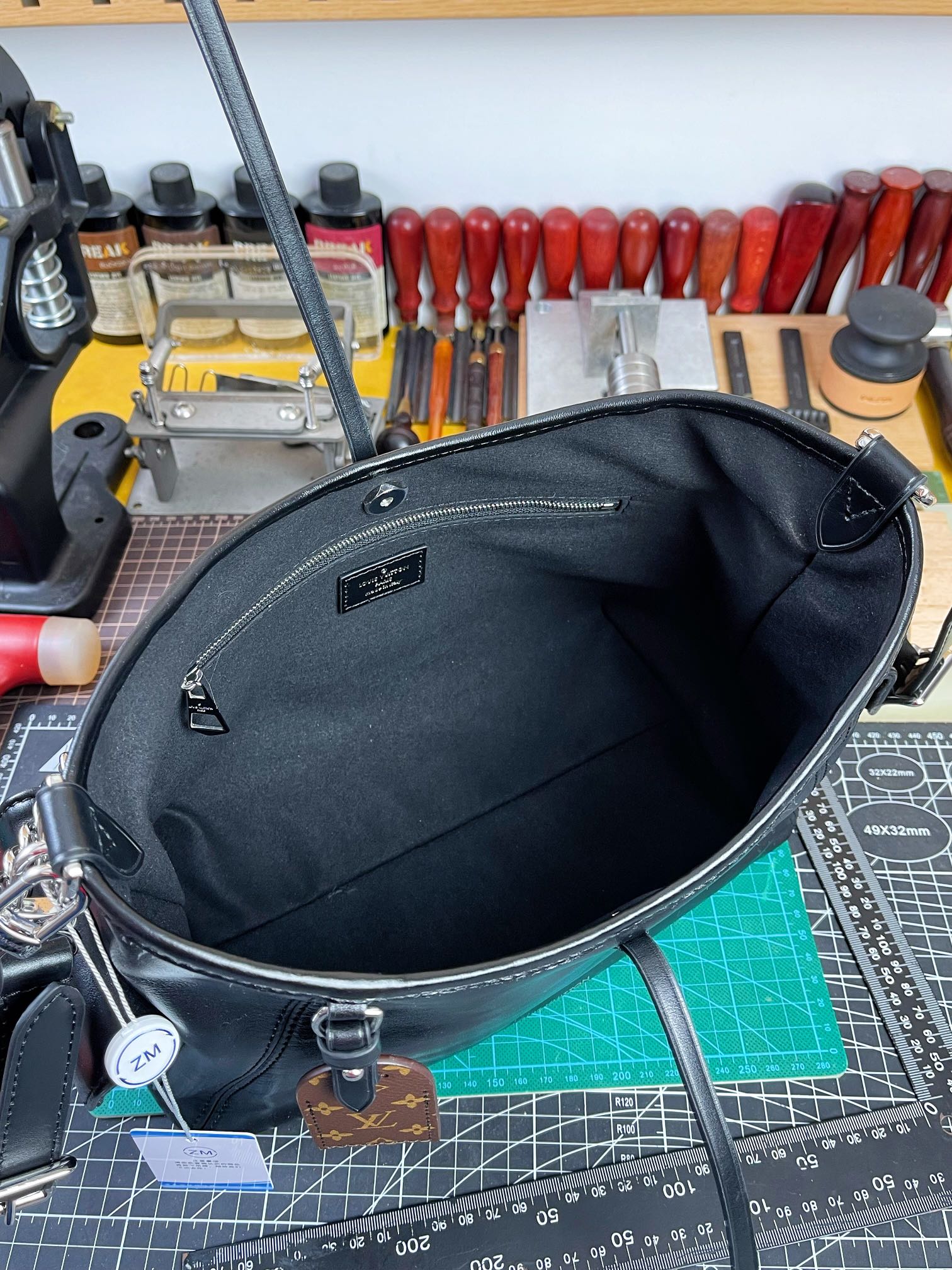 Z M CarryAll Cargo 手袋lv,包 8