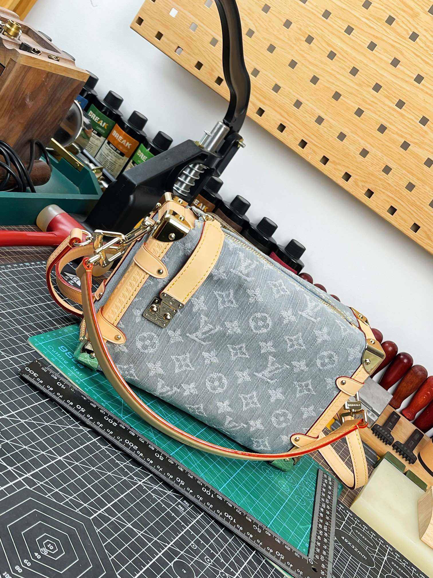 中免（Z M）原单天花板    ,163动态芯
M13285
      Side Trunk 中...