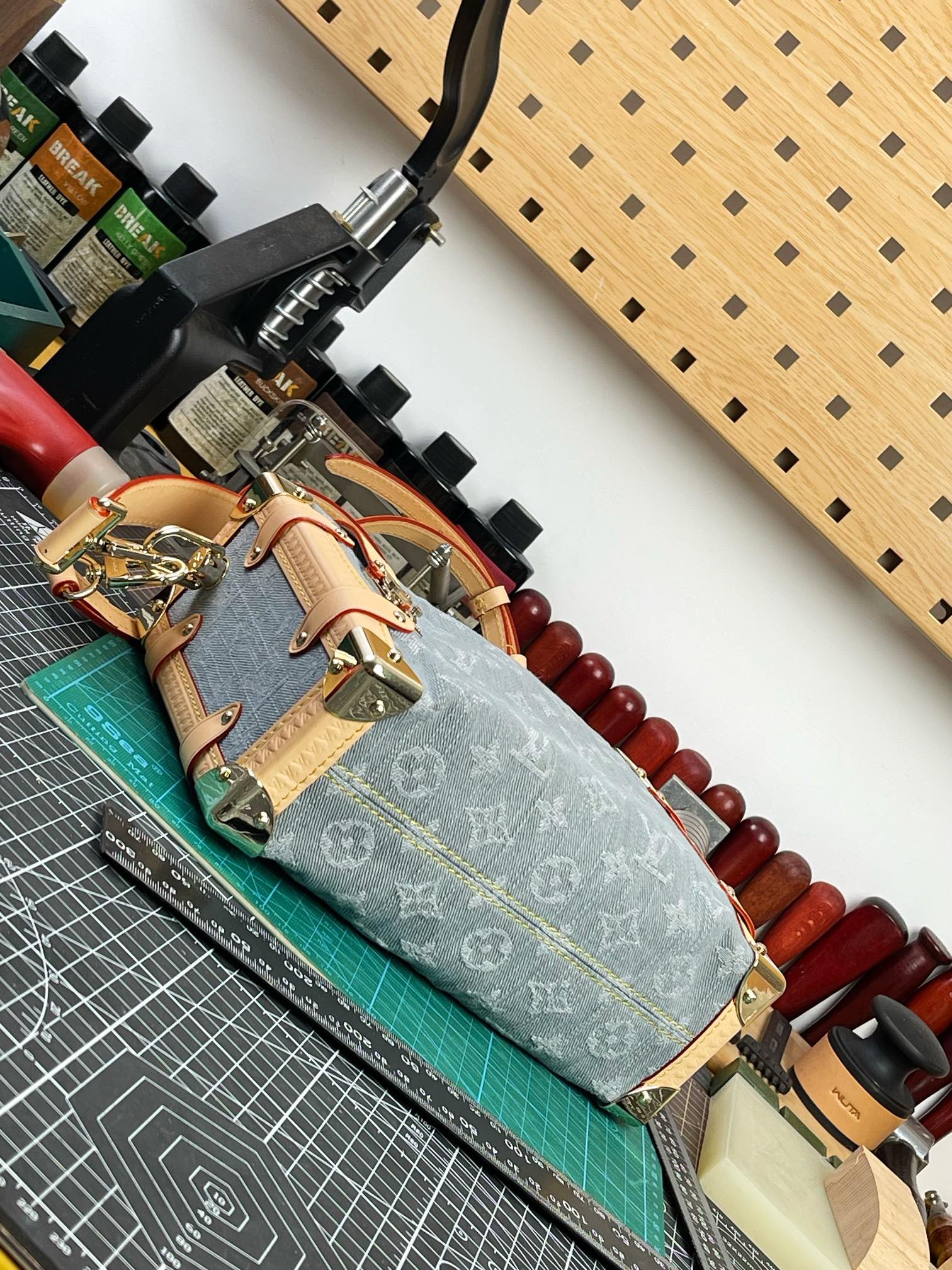 Louis Vuitton Monogram Denim 手袋lv,包 3