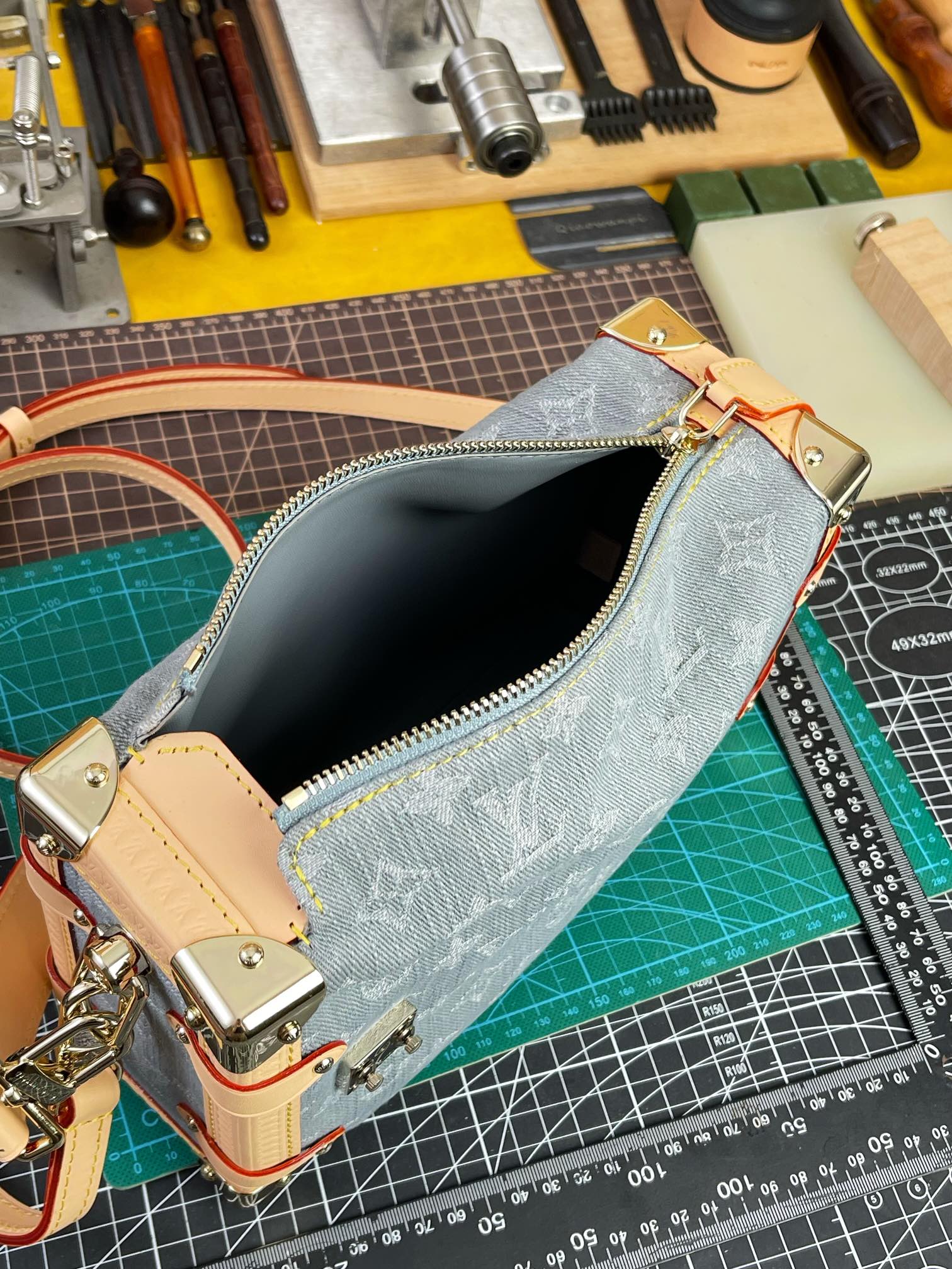 Louis Vuitton Monogram Denim 手袋lv,包 7