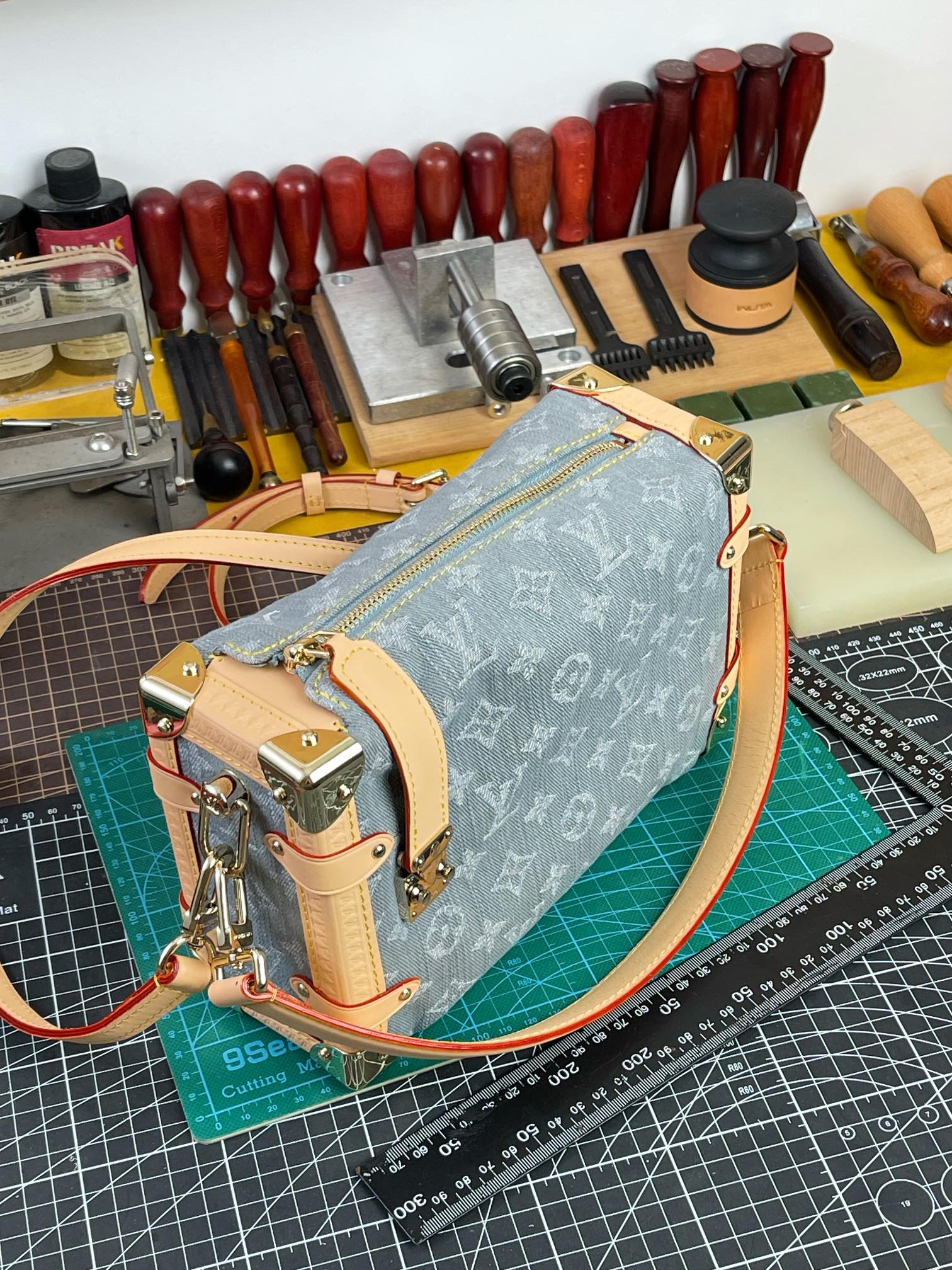 Louis Vuitton Monogram Denim 手袋lv,包 4