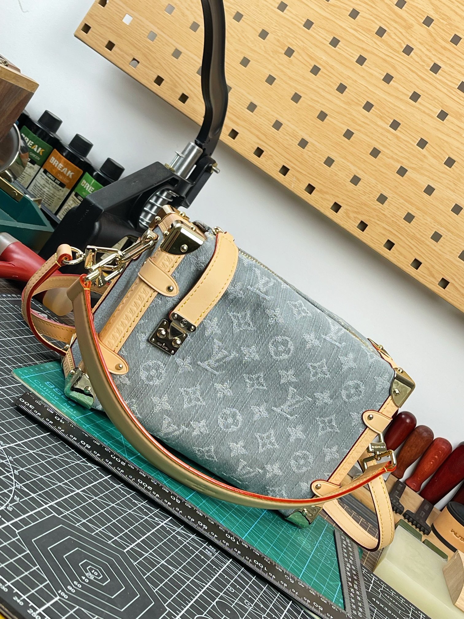 中免（Z M）原单天花板    ,163动态芯
M13285