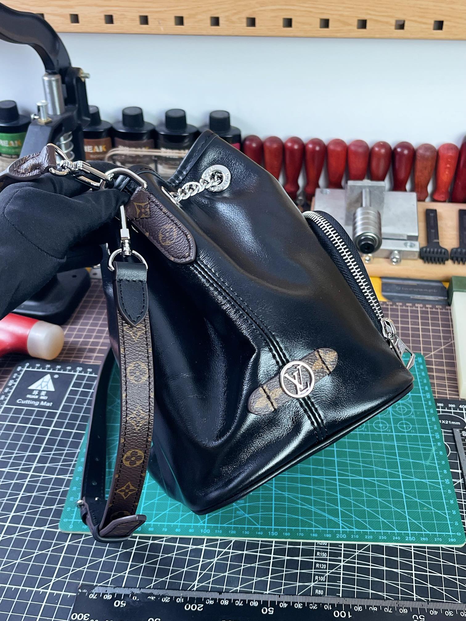 Louis Vuitton LV Vibe 手袋lv,包 3