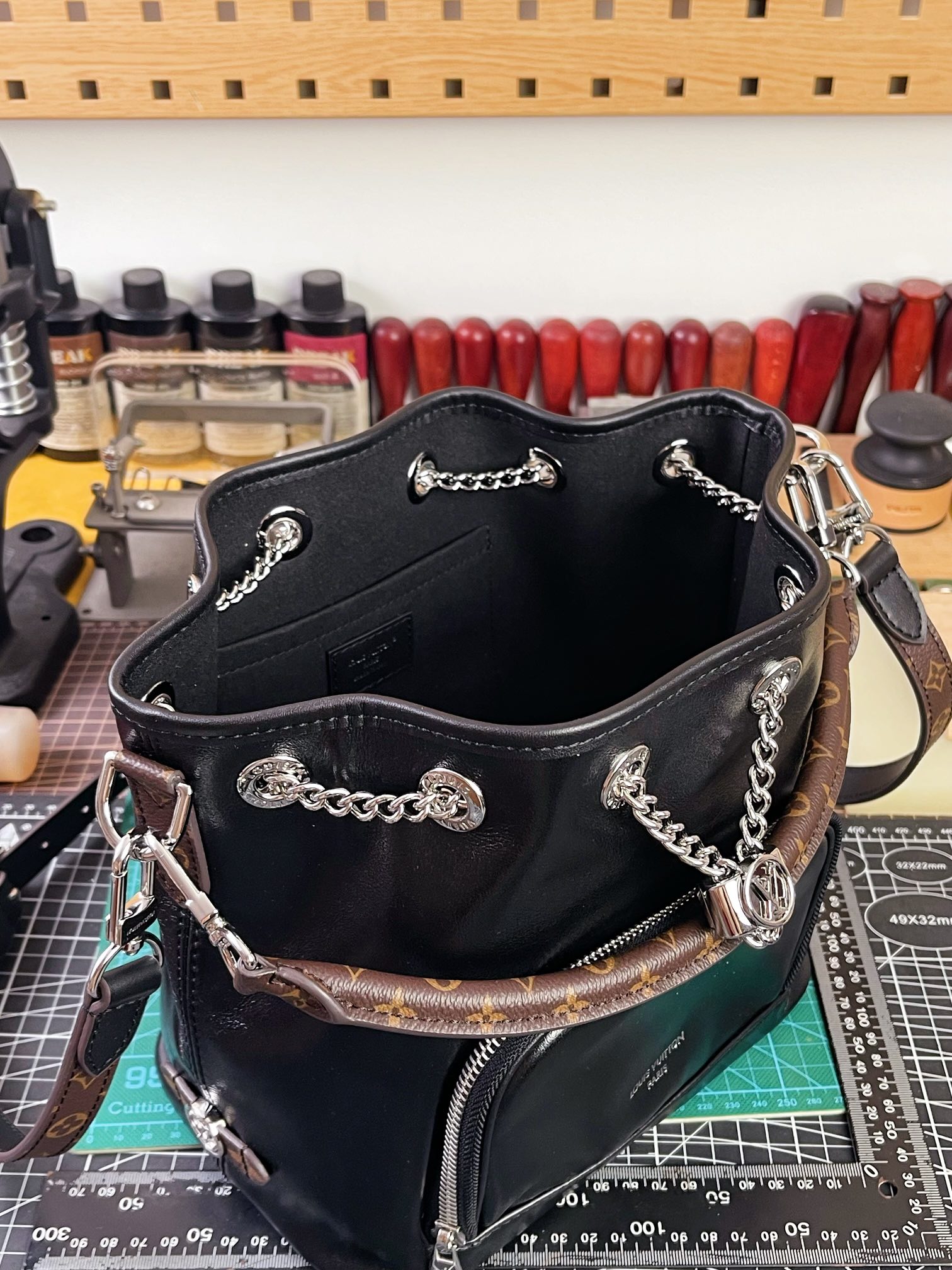 Louis Vuitton LV Vibe 手袋lv,包 8