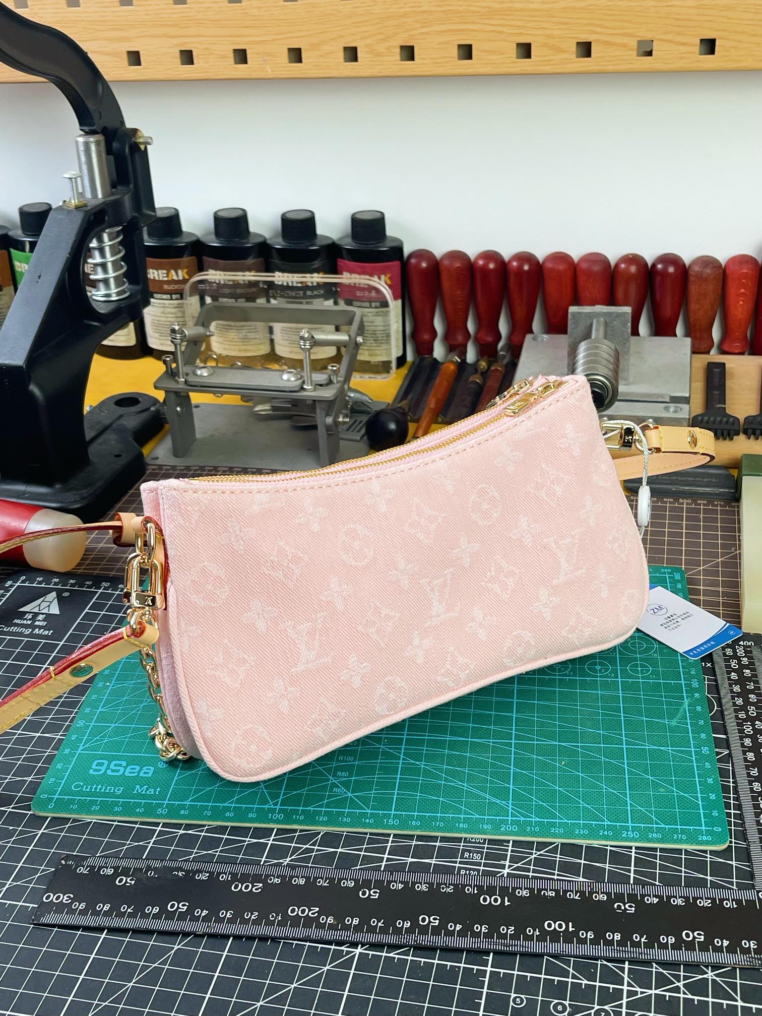 Louis Vuitton Monogram Denim 手袋lv,包 2