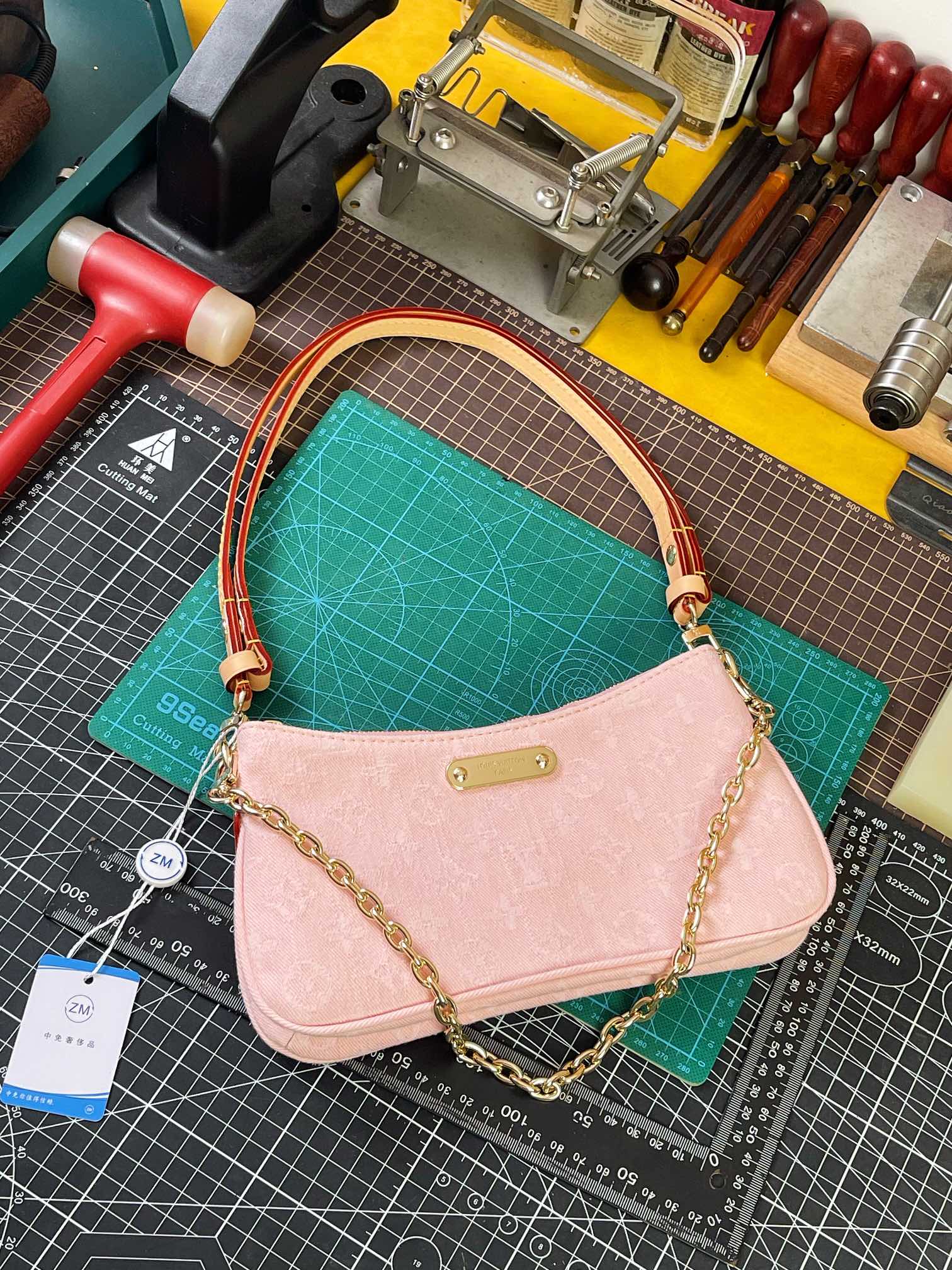 Louis Vuitton Monogram Denim 手袋lv,包 9