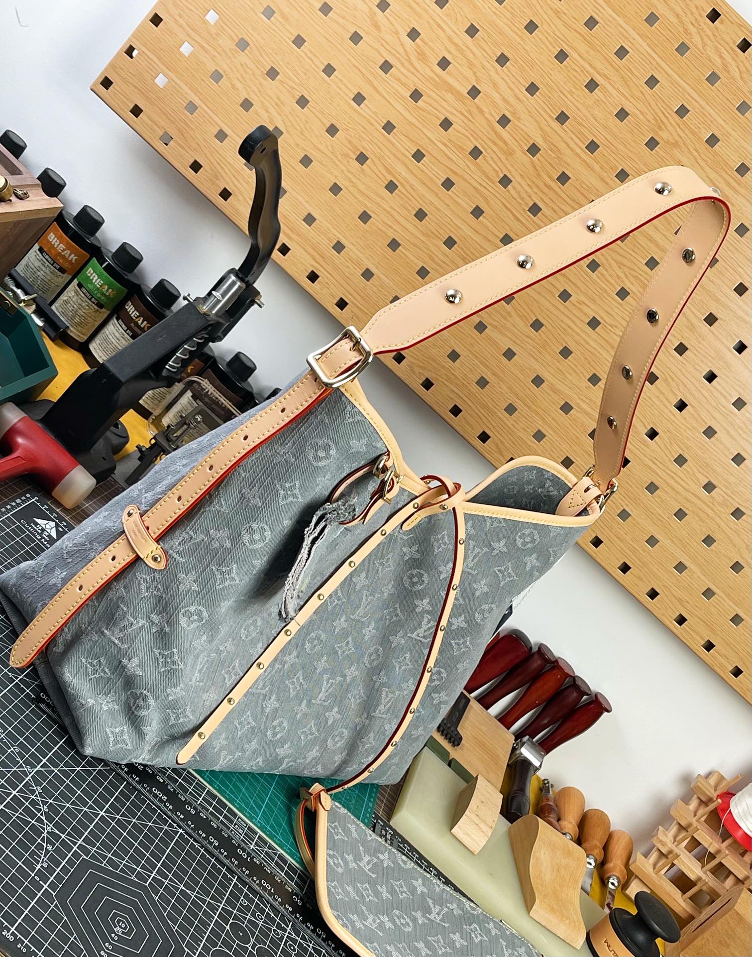 Louis Vuitton Monogram Denim 手袋lv,包 4