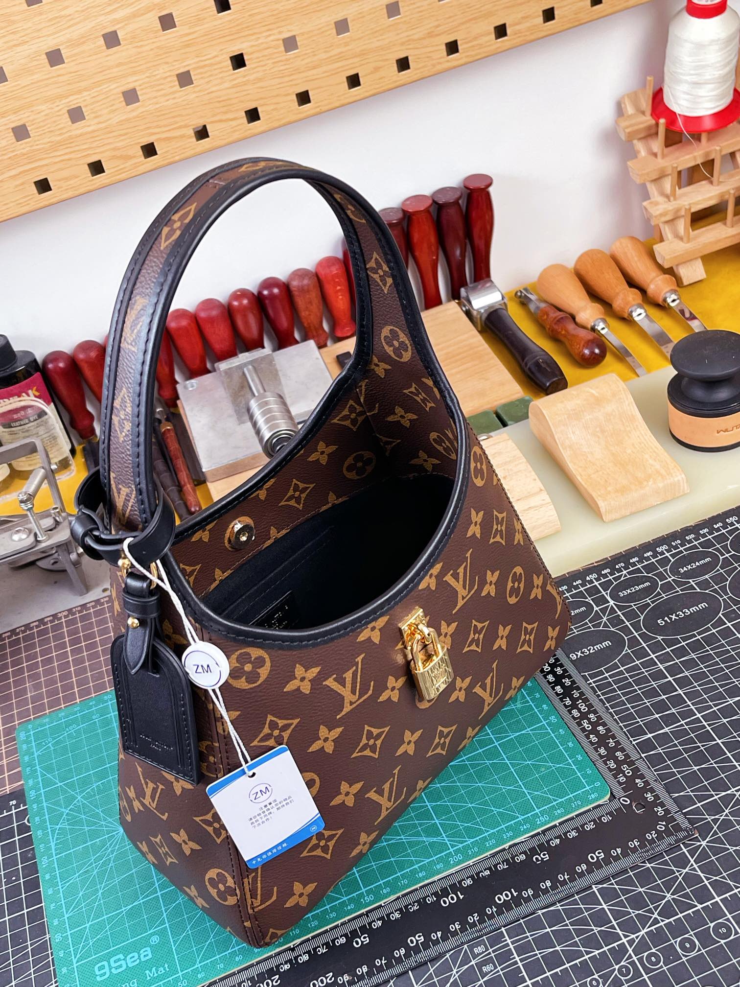 Louis Vuitton The Drop Handbaglv,包 6