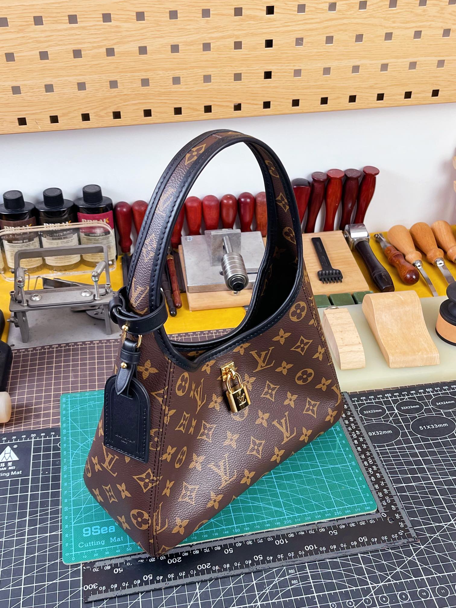 Louis Vuitton The Drop Handbaglv,包 7