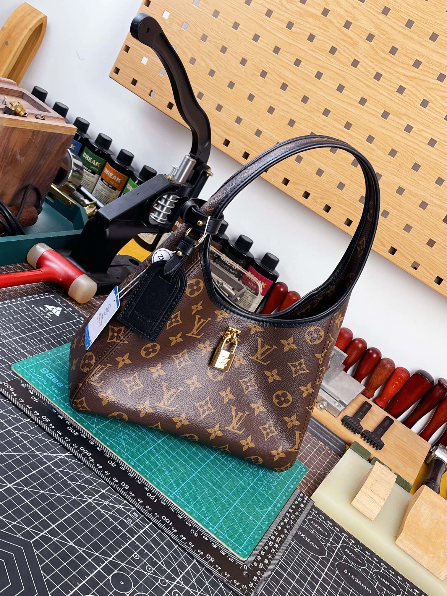 中免（Z M）原单天花板，163动态码 
M1 WBBxLBG
    The Drop 手袋...