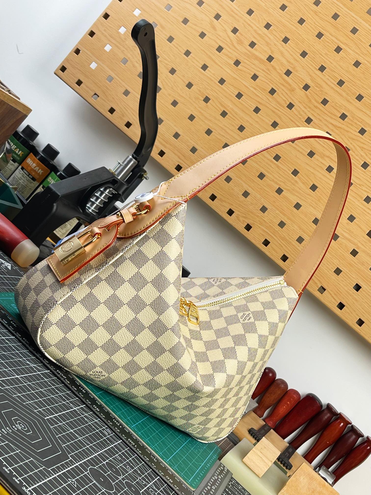 中免（Z M）原单天花板，163动态码 
M00116
     Slouchy 小号手...