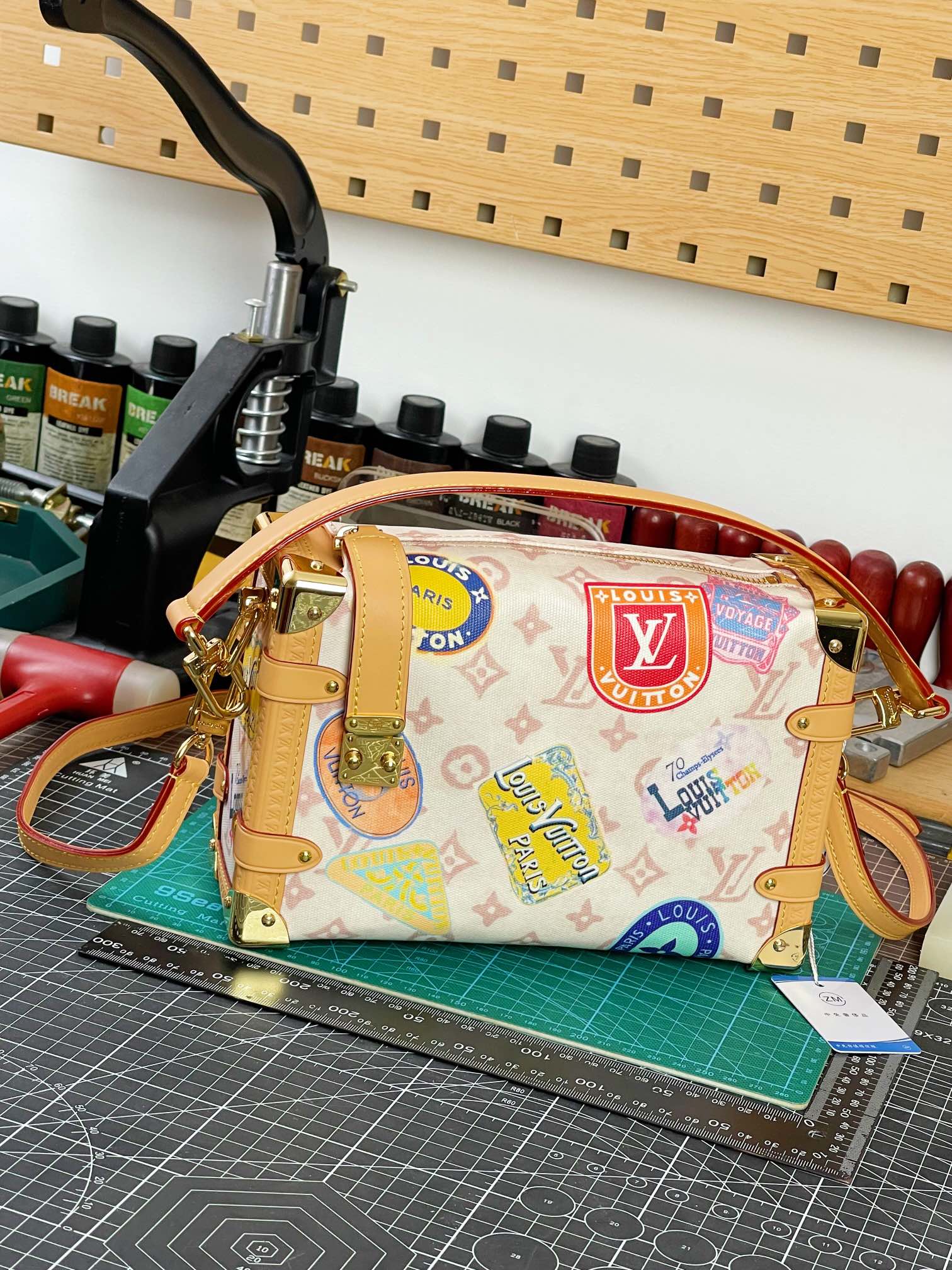 中免（Z M）原单天花板，163动态码 
M14606
   Side Trunk 中号手...