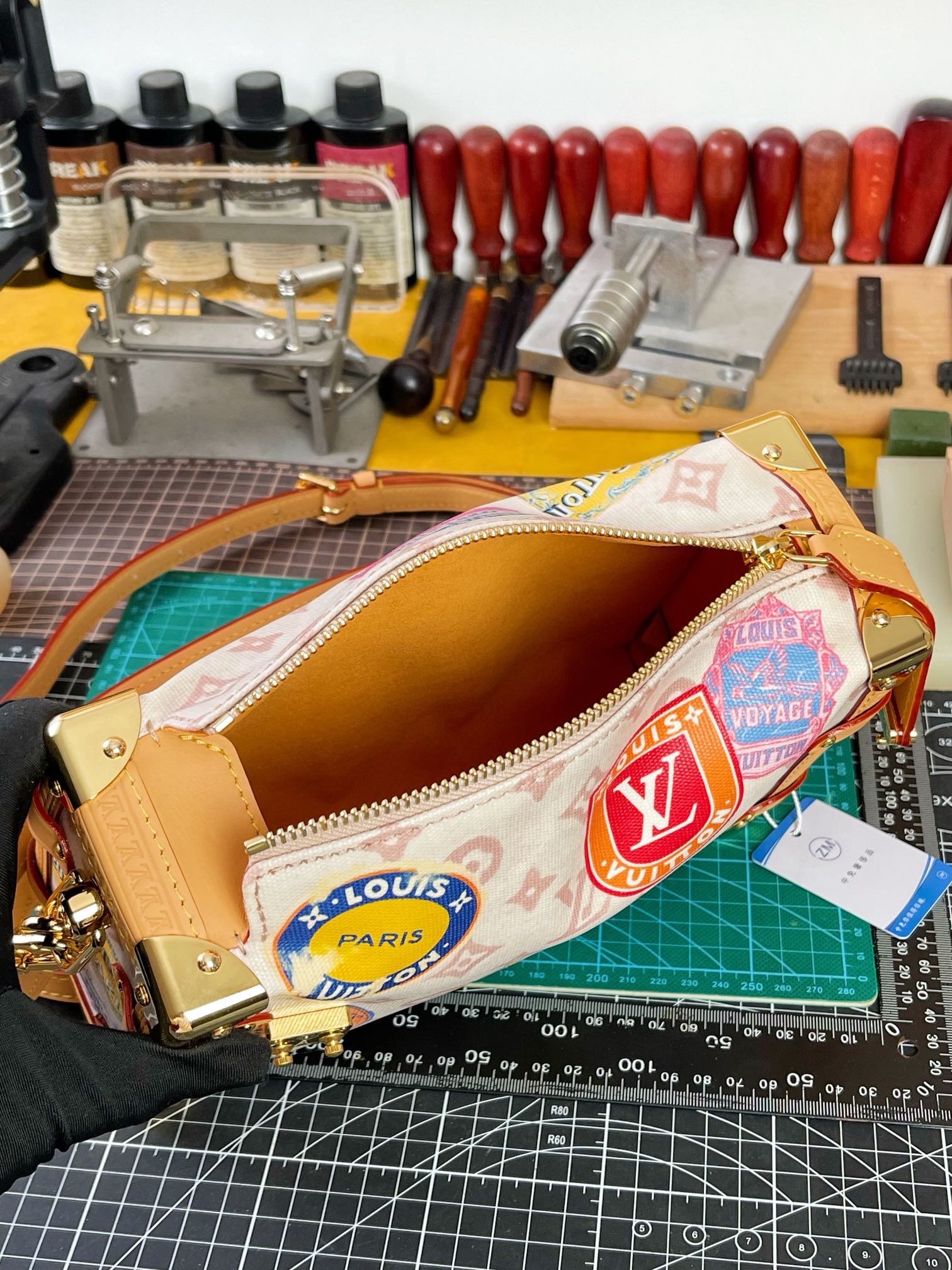 Louis Vuitton Flight Mode 手袋lv,包 8