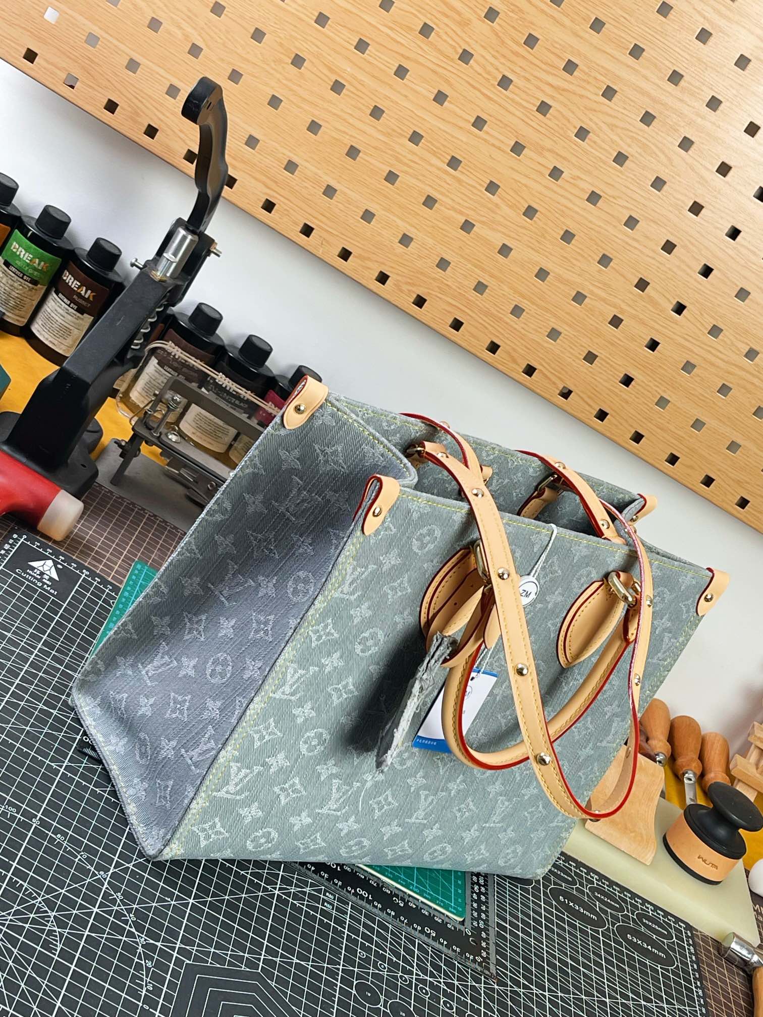 Louis Vuitton OnTheGo 手袋lv,包 3