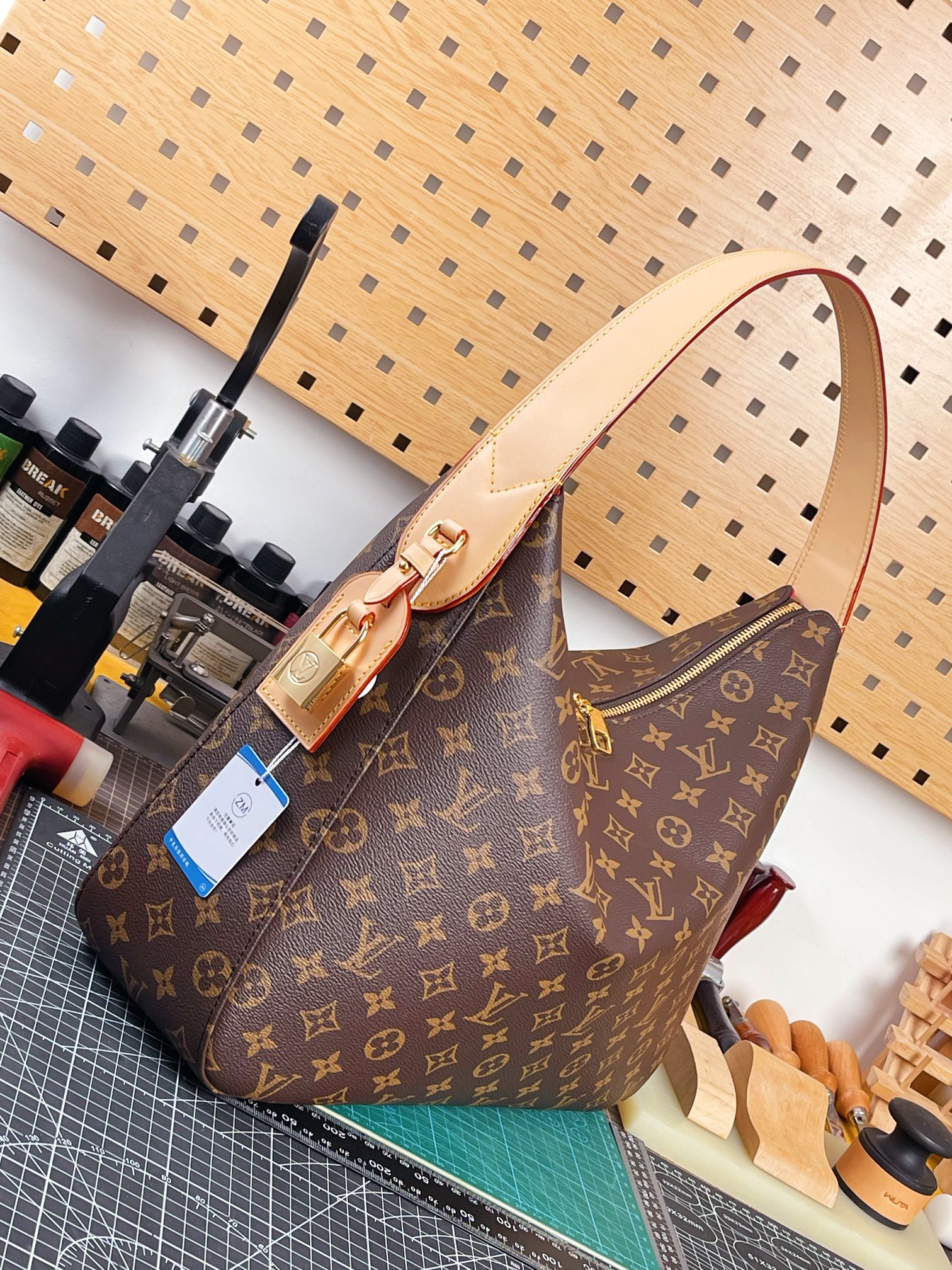 Louis Vuitton Monogram Handbaglv,包 4