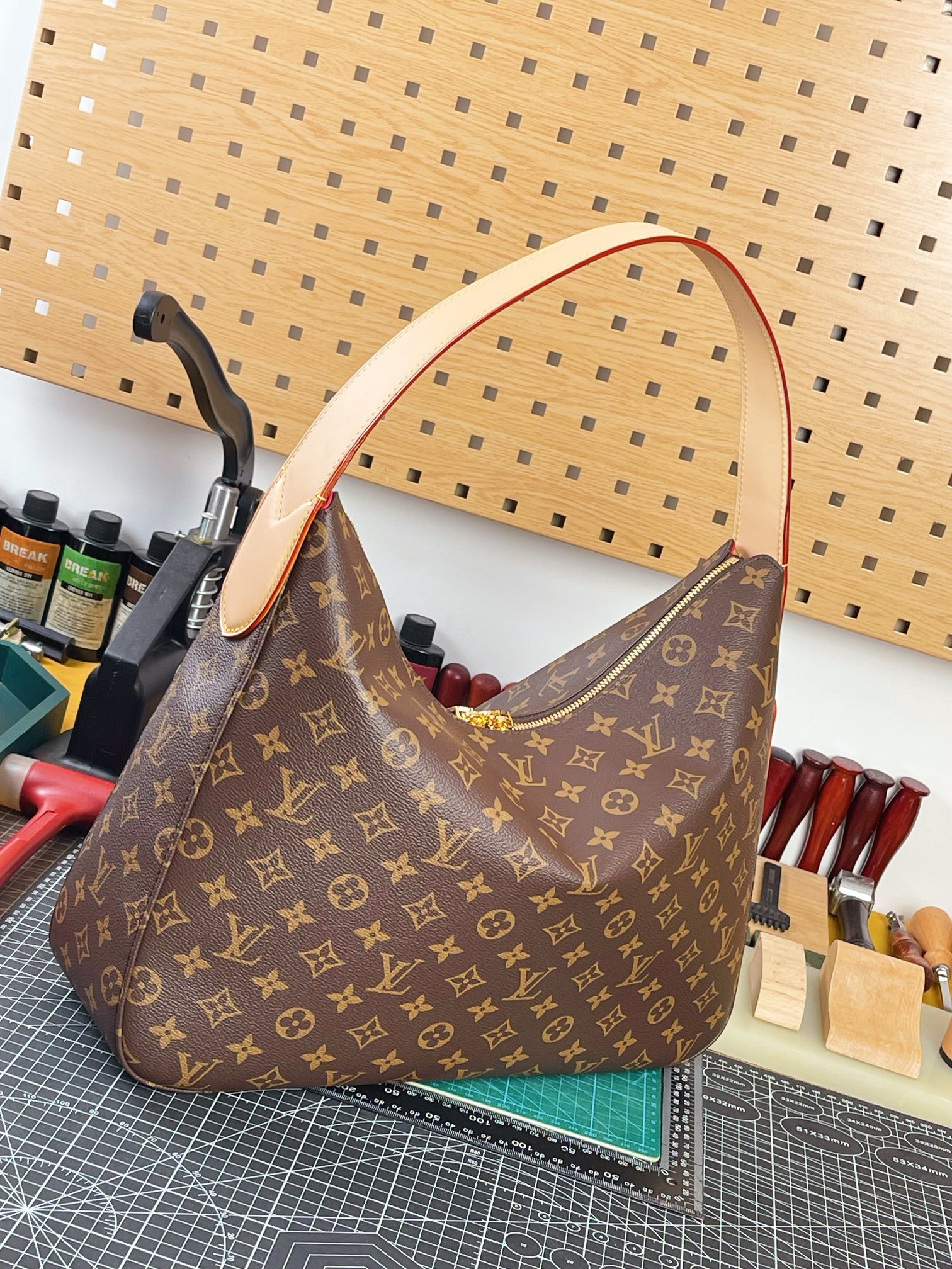 Louis Vuitton Monogram Handbaglv,包 2