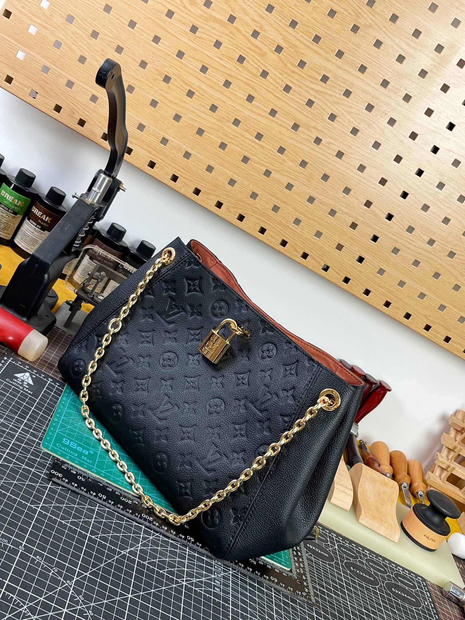 中免（Z M）原单天花板，163动态码 
M14414
  Anytime小号手袋...