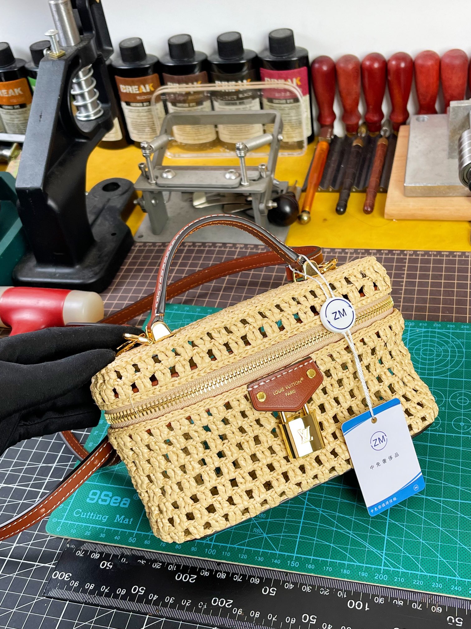 中免（Z M）原单天花板，163动态码 
M14303
