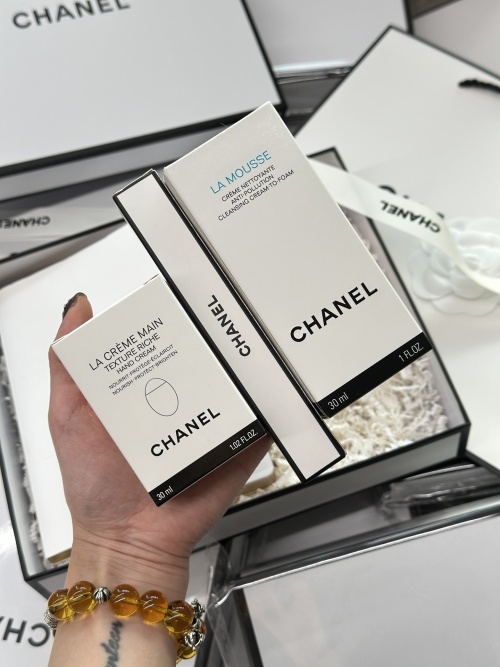 Chanel Limited Edition Gift Set - La Crème Main & La Mousse - Perfect Gift 1 Chanel Limited Edition Gift Set - La Crème Main & La Mousse - Perfect Gift