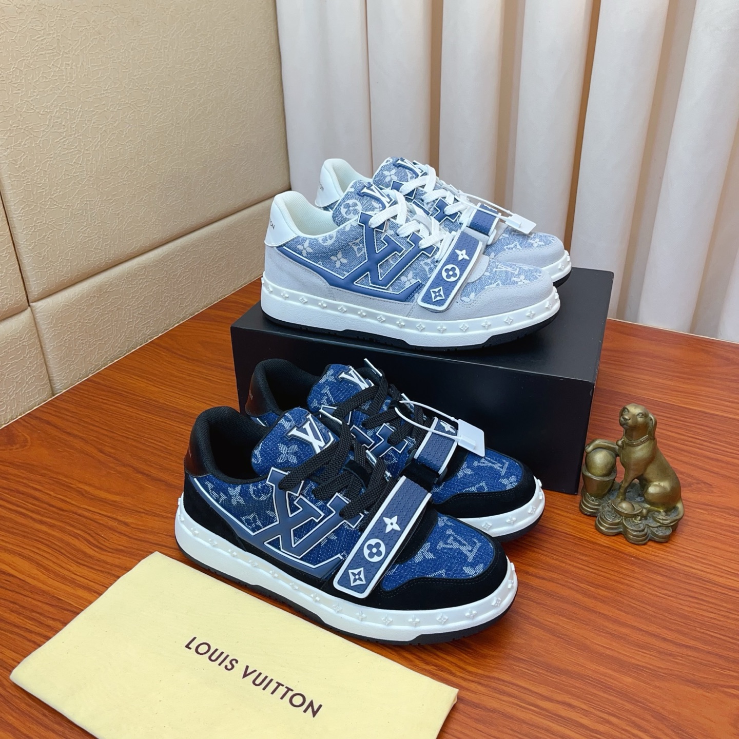 NO:885543,Price Comes with a full set of packaging 'Loui* Vuitto*' LV's new Gaobang sports and casual shoes, imported first-layer cowhide, imported sheepskin lining, high-end and comfortable, original outsole is light and wear-resistant!  Purely handmade, details determine quality!  Code number 38-44,,louis vuitton,louis vuitton,cowhide,sheepskin19860909价 配全套包装《Loui* Vuitto*》LV新款高邦运动休闲鞋 进口头层牛皮进口羊皮内里高档舒适,原版大底轻盈耐磨！纯手工制作,细节决定品质！码数38-44,,louis vuitton,louis vuitton,cowhide,sheepskin,Men's shoes