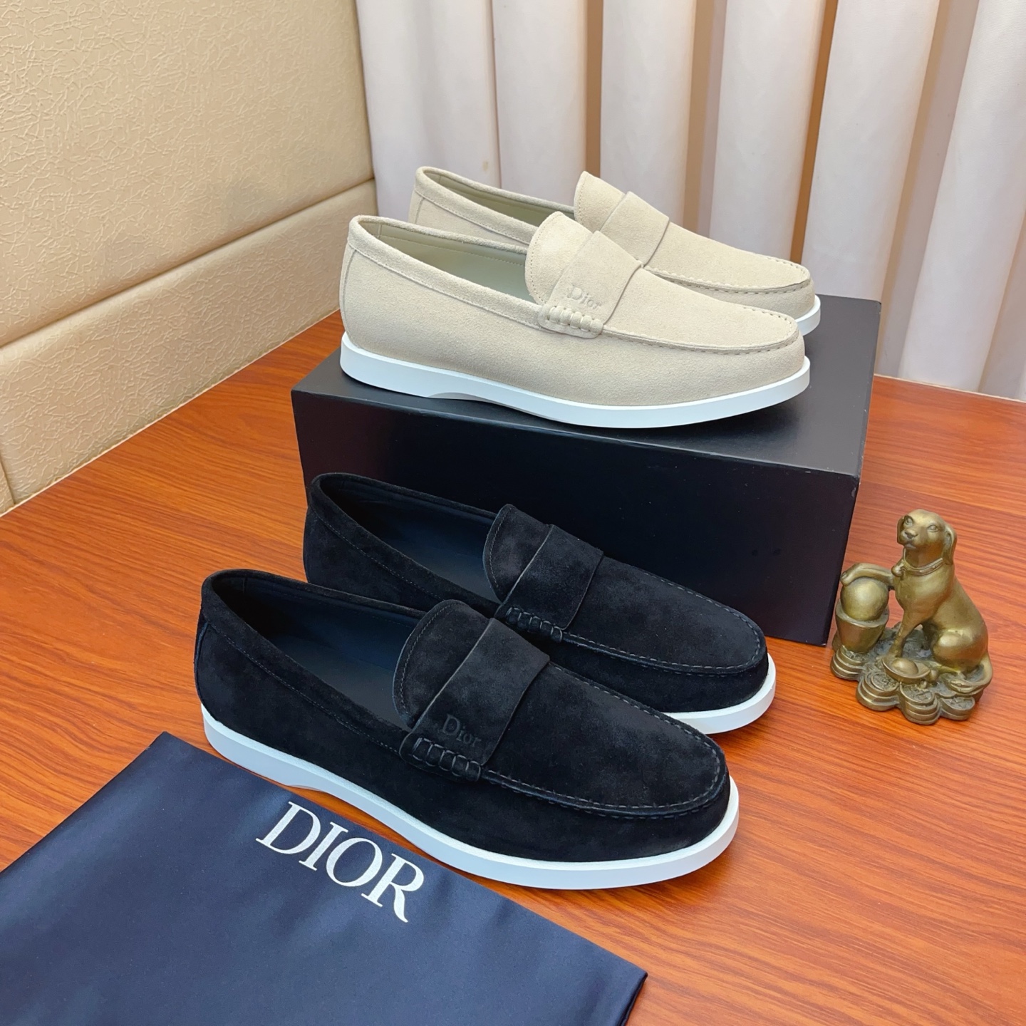 NO:885569,Price [Dior] Dior casual shoes shipped, made of imported cowhide leather with brand material font, high-grade cowhide on the heel, sheepskin lining, comfortable to wear, lightweight, original last mold, official website 11, private mold outsole, code number 38 to 44,, dior, dior, cowhide, sheepskin19860909价【Dior】迪奥休闲鞋出货,采用进口牛皮压搭配品牌料字体,后跟牛皮显凸出高档,羊皮内裡,穿着舒适,轻便,原版楦头开模,官网11,私模大底,码数38一44,,dior,dior,cowhide,sheepskin,Men's shoes