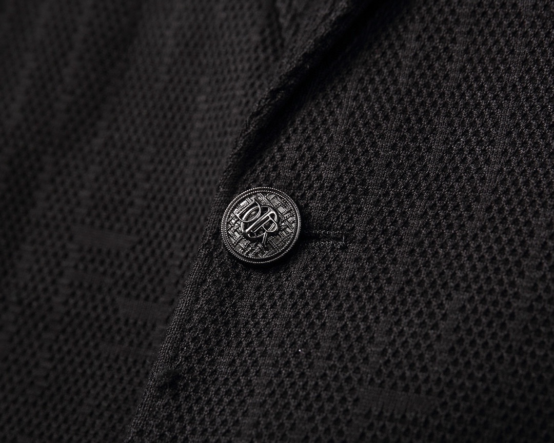 ！ 🔥蒙口
新品时尚男士西服🔥贸易公司渠道货，人气极高的一款单品。通体的造型颇具设计感，在视觉方面足矣吸