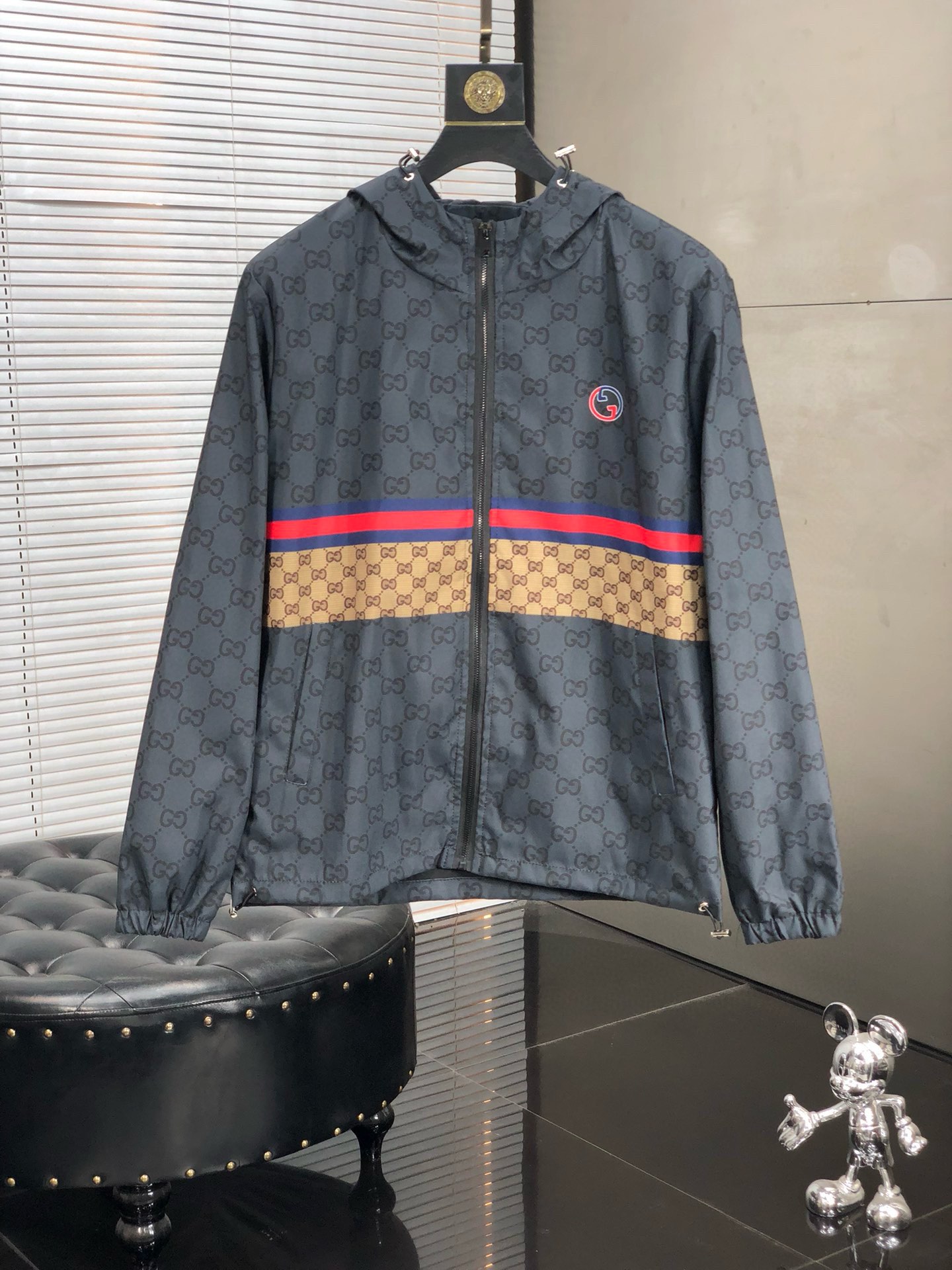 NO:135207,Guqi Super Value 2025 Latest Jacket Purchase Level Counter Original Simple Fashionable, Calm and Elegant Atmospheric and Elegant High-Tech Memory Polyester Fabric Not Wrinkled Quickly Recover Luxury Like New Windproof Waterproof Quick Dry Hardware Washing Mark Conspicuous Brand Logo Meticulous Workmanship Exquisite and Improper Palace Level Luxury Fashion Model Global First-class Design All the subtleties show perfect quality!  Code number M-3XL, Jackets & coats, Jackets & coats, Alexander wang19860909古奇 超值超爆2025最新款夹克·外套代购级专柜原单简约时尚从容百搭大气优雅高科技记忆聚酯面料不易起皱快速复原奢华如新防风防水速干五金洗水唛显眼的品牌标志做工细致精湛无可挑剔殿堂级奢华时尚典范全球一流设计所有细微处尽情展现完美品质！码数M-3XL,,jackets & coats,jackets & coats,alexander wang,Men's clothing