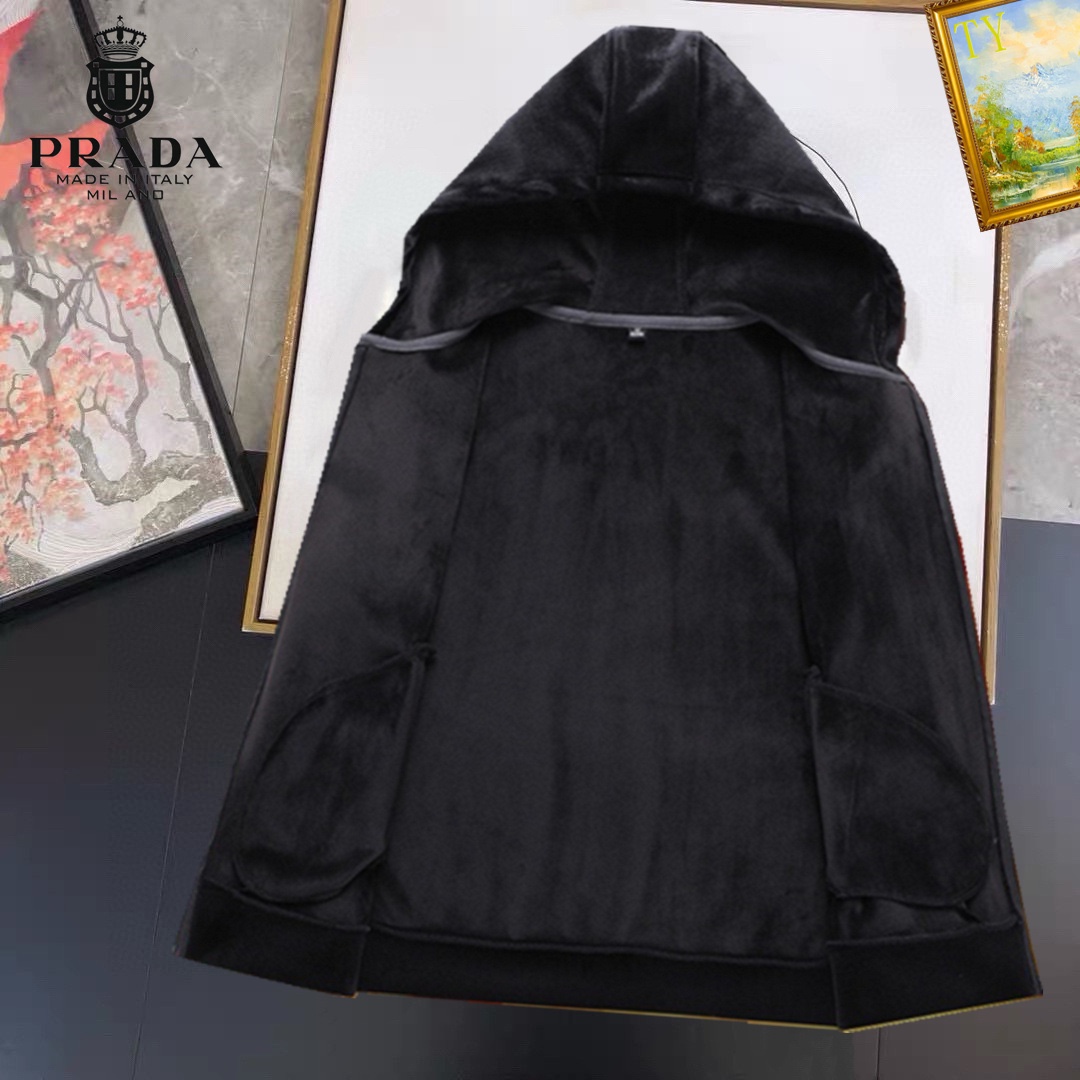 ！ 普拉达 新款双面绒拉链帽衫 冬装高端品质韩国绒加厚
简约独特的美感设计风格。双面绒纯棉材质！完美版型