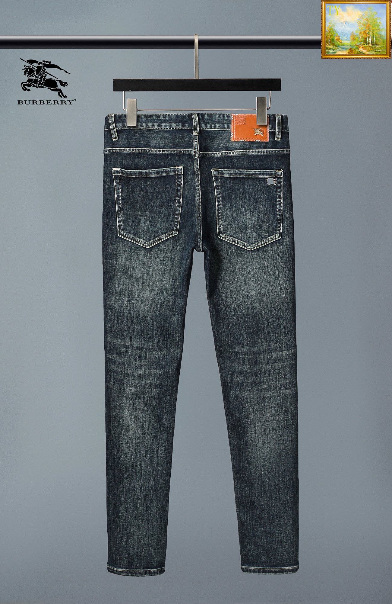  巴宝莉 新品高端牛仔裤👖厚款秋冬系列产品、男装修身牛仔裤💎高品质小脚裤、弹力纤维面料柔软有质感！一流的