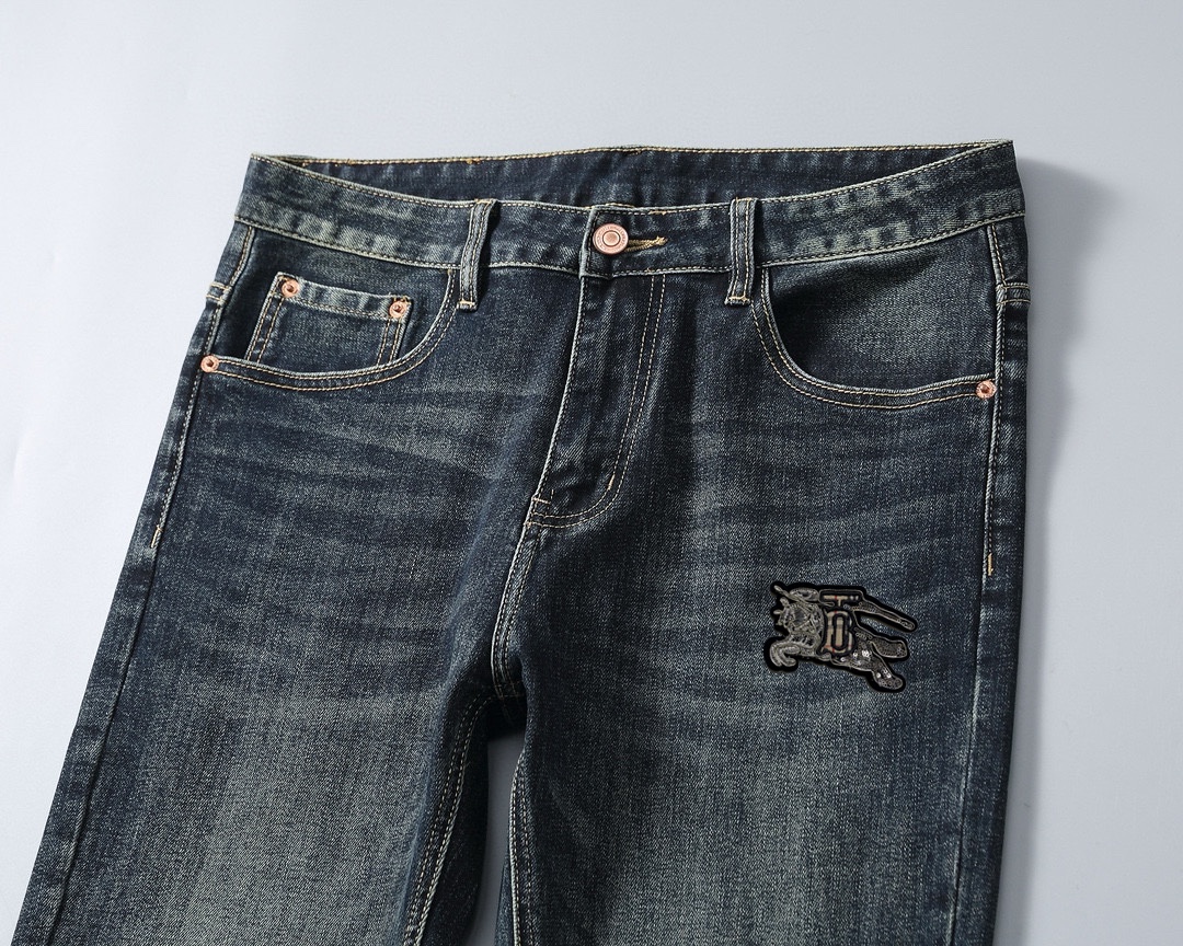  巴宝莉 新品高端牛仔裤👖厚款秋冬系列产品、男装修身牛仔裤💎高品质小脚裤、弹力纤维面料柔软有质感！一流的