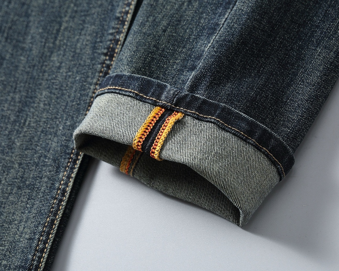  巴宝莉 新品高端牛仔裤👖厚款秋冬系列产品、男装修身牛仔裤💎高品质小脚裤、弹力纤维面料柔软有质感！一流的