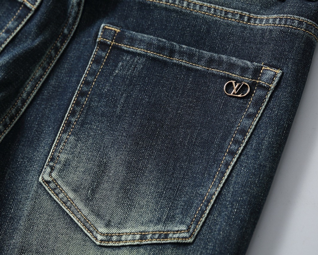  LV 新品高端牛仔裤👖厚款秋冬系列产品、男装修身牛仔裤💎高品质小脚裤、弹力纤维面料柔软有质感！一流的设